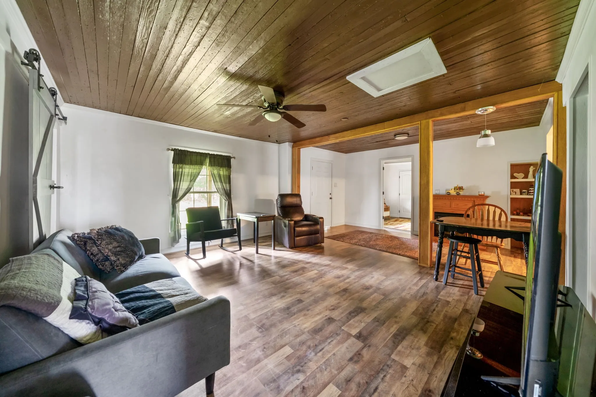 Single Family Residence For Sale in Wood County , 3211 Fm 779, Mineola, Texas 75773, 3 Bedroom, 2 Bathroom, 1 Garage spaces, 1,755 Sqft, built in 1948, mls#21290288, Real Estate Agent in Mineola, Homes For Sale in Wood county, Homes For Sale in Mineola, Realtor in Mineola Texas, Real Estate Brokerage Independent Realty Texas, Luminita Cordes Realtor