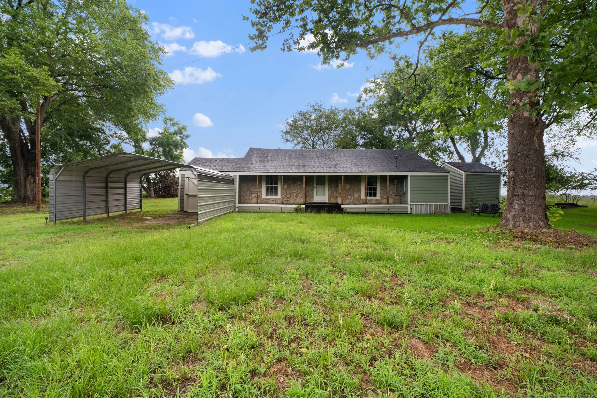 Single Family Residence For Sale in Wood County , 3211 Fm 779, Mineola, Texas 75773, 3 Bedroom, 2 Bathroom, 1 Garage spaces, 1,755 Sqft, built in 1948, mls#21290288, Real Estate Agent in Mineola, Homes For Sale in Wood county, Homes For Sale in Mineola, Realtor in Mineola Texas, Real Estate Brokerage Independent Realty Texas, Luminita Cordes Realtor