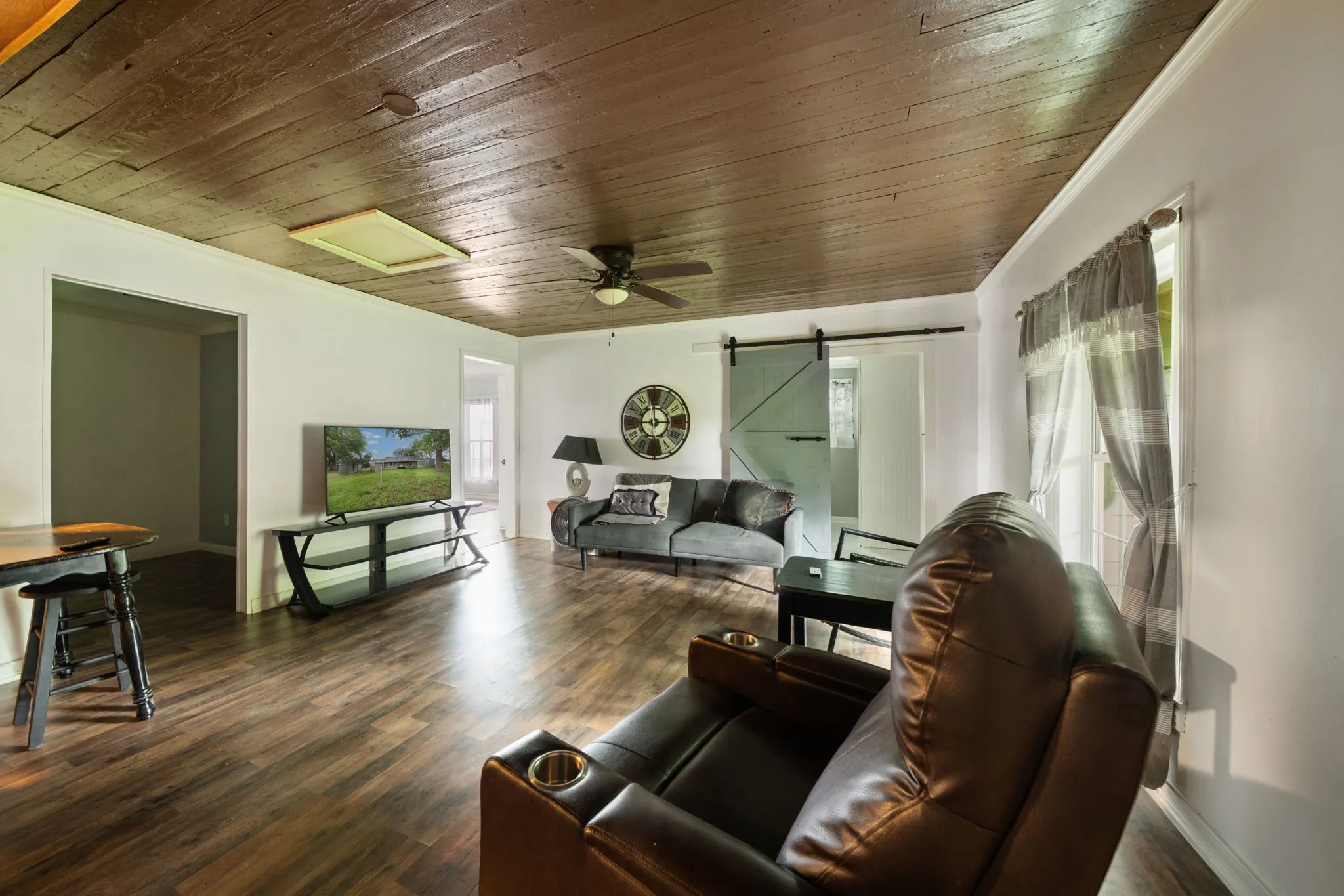 Single Family Residence For Sale in Wood County , 3211 Fm 779, Mineola, Texas 75773, 3 Bedroom, 2 Bathroom, 1 Garage spaces, 1,755 Sqft, built in 1948, mls#21290288, Real Estate Agent in Mineola, Homes For Sale in Wood county, Homes For Sale in Mineola, Realtor in Mineola Texas, Real Estate Brokerage Independent Realty Texas, Luminita Cordes Realtor