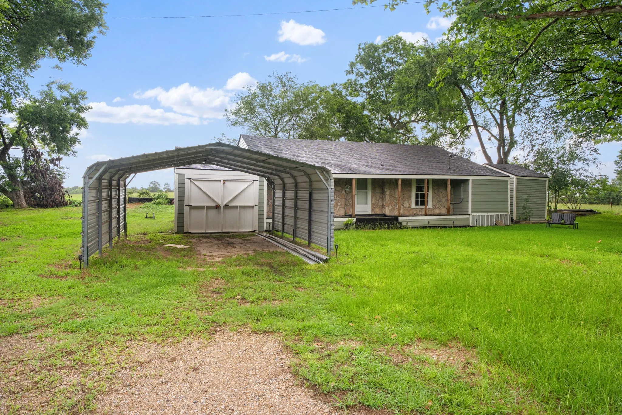 Single Family Residence For Sale in Wood County , 3211 Fm 779, Mineola, Texas 75773, 3 Bedroom, 2 Bathroom, 1 Garage spaces, 1,755 Sqft, built in 1948, mls#21290288, Real Estate Agent in Mineola, Homes For Sale in Wood county, Homes For Sale in Mineola, Realtor in Mineola Texas, Real Estate Brokerage Independent Realty Texas, Luminita Cordes Realtor