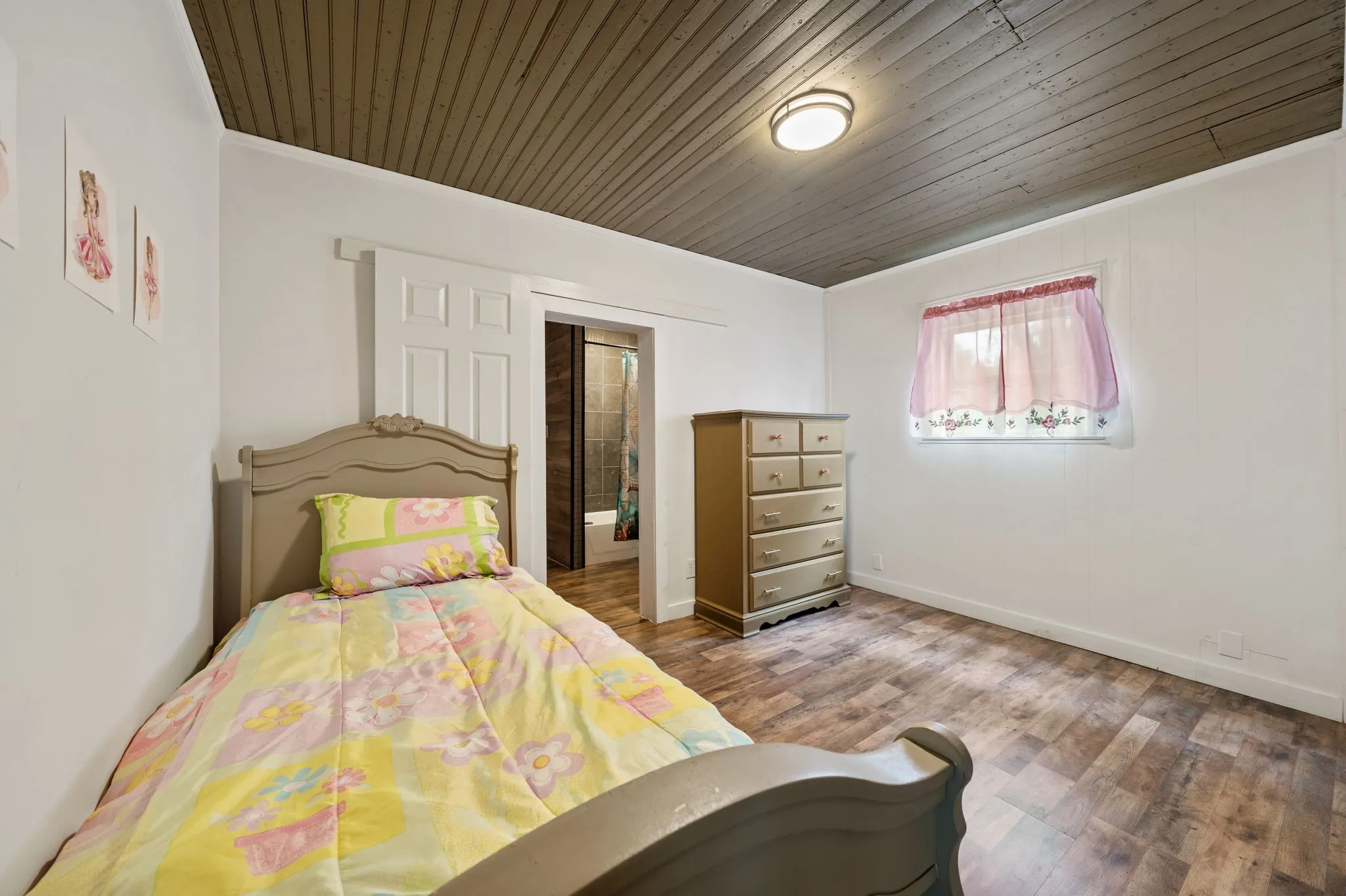 Single Family Residence For Sale in Wood County , 3211 Fm 779, Mineola, Texas 75773, 3 Bedroom, 2 Bathroom, 1 Garage spaces, 1,755 Sqft, built in 1948, mls#21290288, Real Estate Agent in Mineola, Homes For Sale in Wood county, Homes For Sale in Mineola, Realtor in Mineola Texas, Real Estate Brokerage Independent Realty Texas, Luminita Cordes Realtor