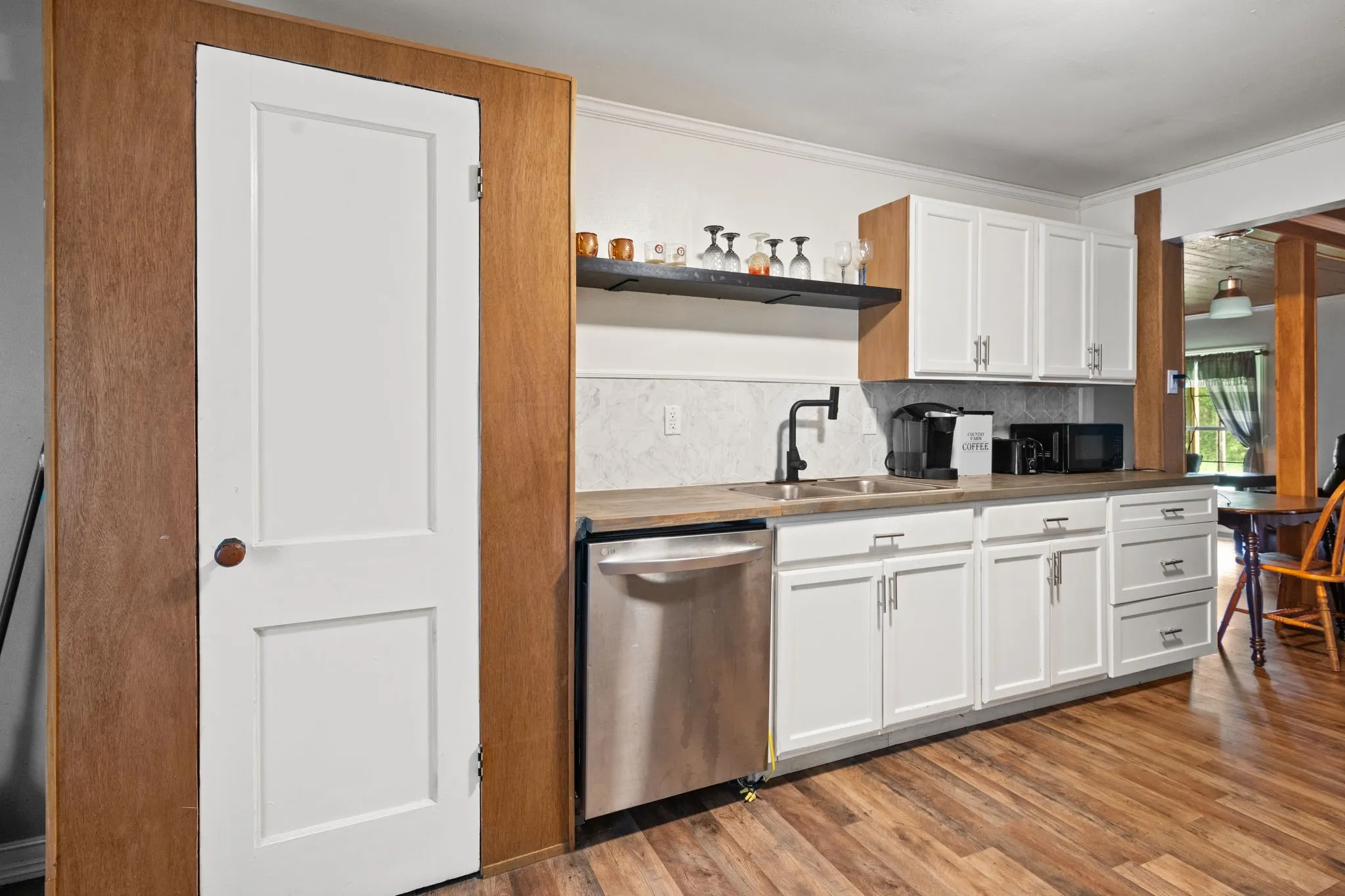 Single Family Residence For Sale in Wood County , 3211 Fm 779, Mineola, Texas 75773, 3 Bedroom, 2 Bathroom, 1 Garage spaces, 1,755 Sqft, built in 1948, mls#21290288, Real Estate Agent in Mineola, Homes For Sale in Wood county, Homes For Sale in Mineola, Realtor in Mineola Texas, Real Estate Brokerage Independent Realty Texas, Luminita Cordes Realtor