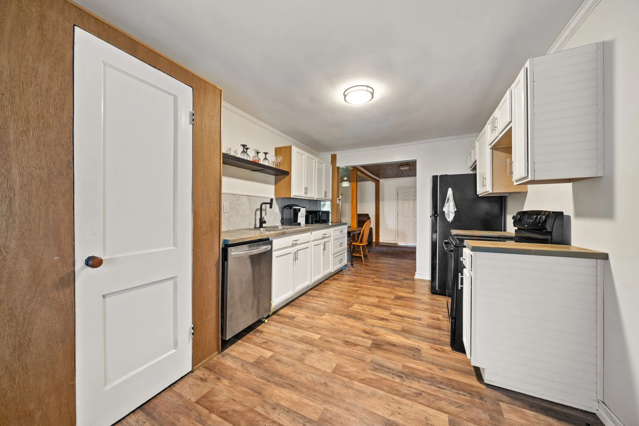 Single Family Residence For Sale in Wood County , 3211 Fm 779, Mineola, Texas 75773, 3 Bedroom, 2 Bathroom, 1 Garage spaces, 1,755 Sqft, built in 1948, mls#21290288, Real Estate Agent in Mineola, Homes For Sale in Wood county, Homes For Sale in Mineola, Realtor in Mineola Texas, Real Estate Brokerage Independent Realty Texas, Luminita Cordes Realtor