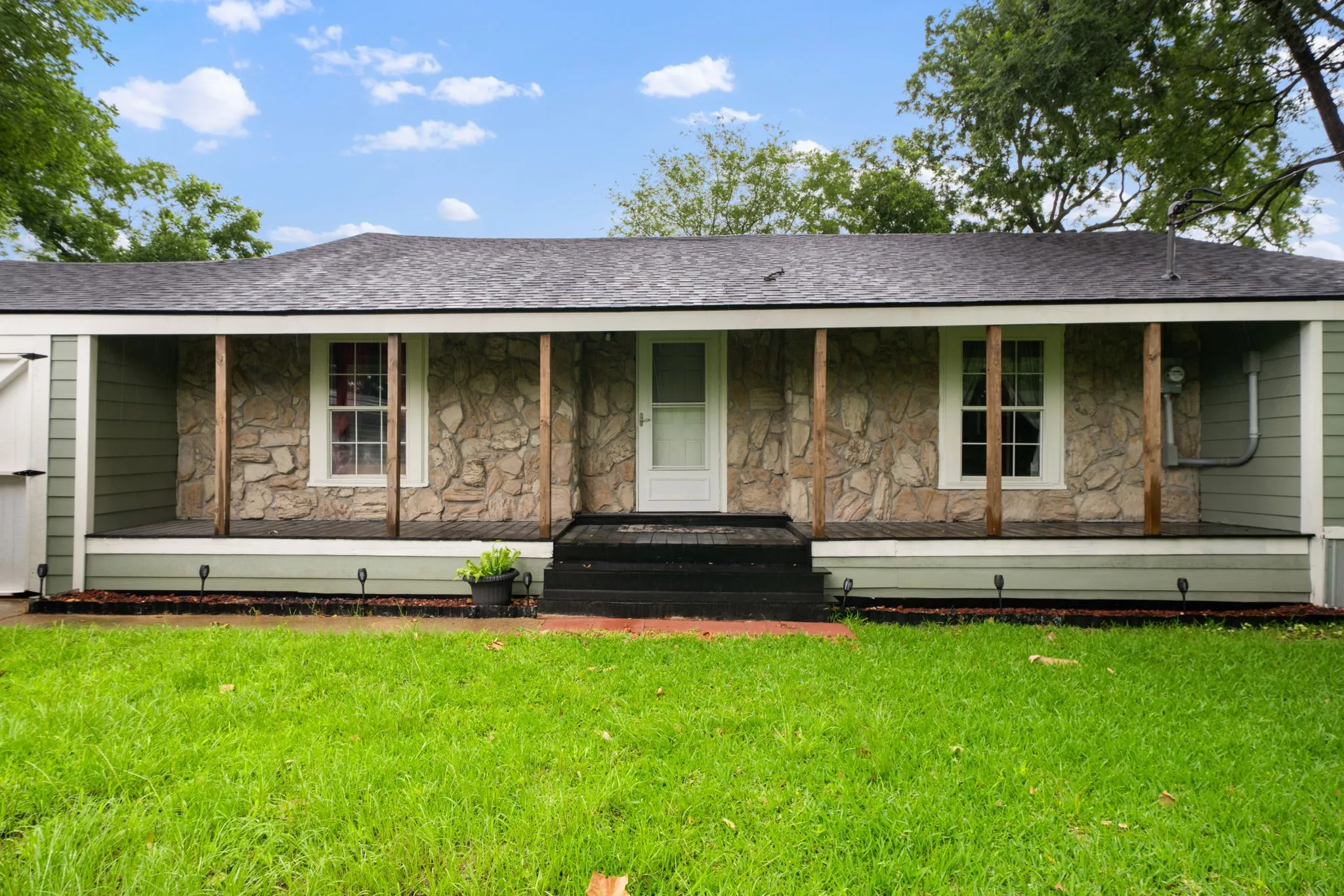 Single Family Residence For Sale in Wood County , 3211 Fm 779, Mineola, Texas 75773, 3 Bedroom, 2 Bathroom, 1 Garage spaces, 1,755 Sqft, built in 1948, mls#21290288, Real Estate Agent in Mineola, Homes For Sale in Wood county, Homes For Sale in Mineola, Realtor in Mineola Texas, Real Estate Brokerage Independent Realty Texas, Luminita Cordes Realtor