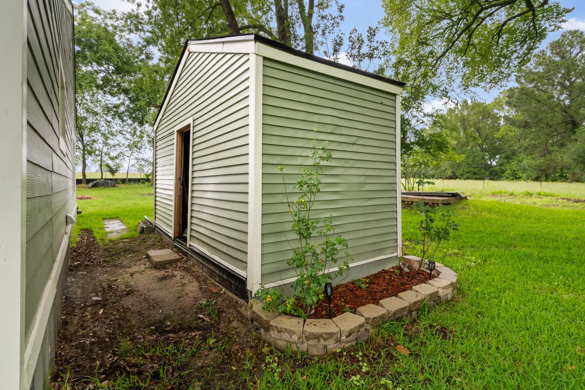 Single Family Residence For Sale in Wood County , 3211 Fm 779, Mineola, Texas 75773, 3 Bedroom, 2 Bathroom, 1 Garage spaces, 1,755 Sqft, built in 1948, mls#21290288, Real Estate Agent in Mineola, Homes For Sale in Wood county, Homes For Sale in Mineola, Realtor in Mineola Texas, Real Estate Brokerage Independent Realty Texas, Luminita Cordes Realtor