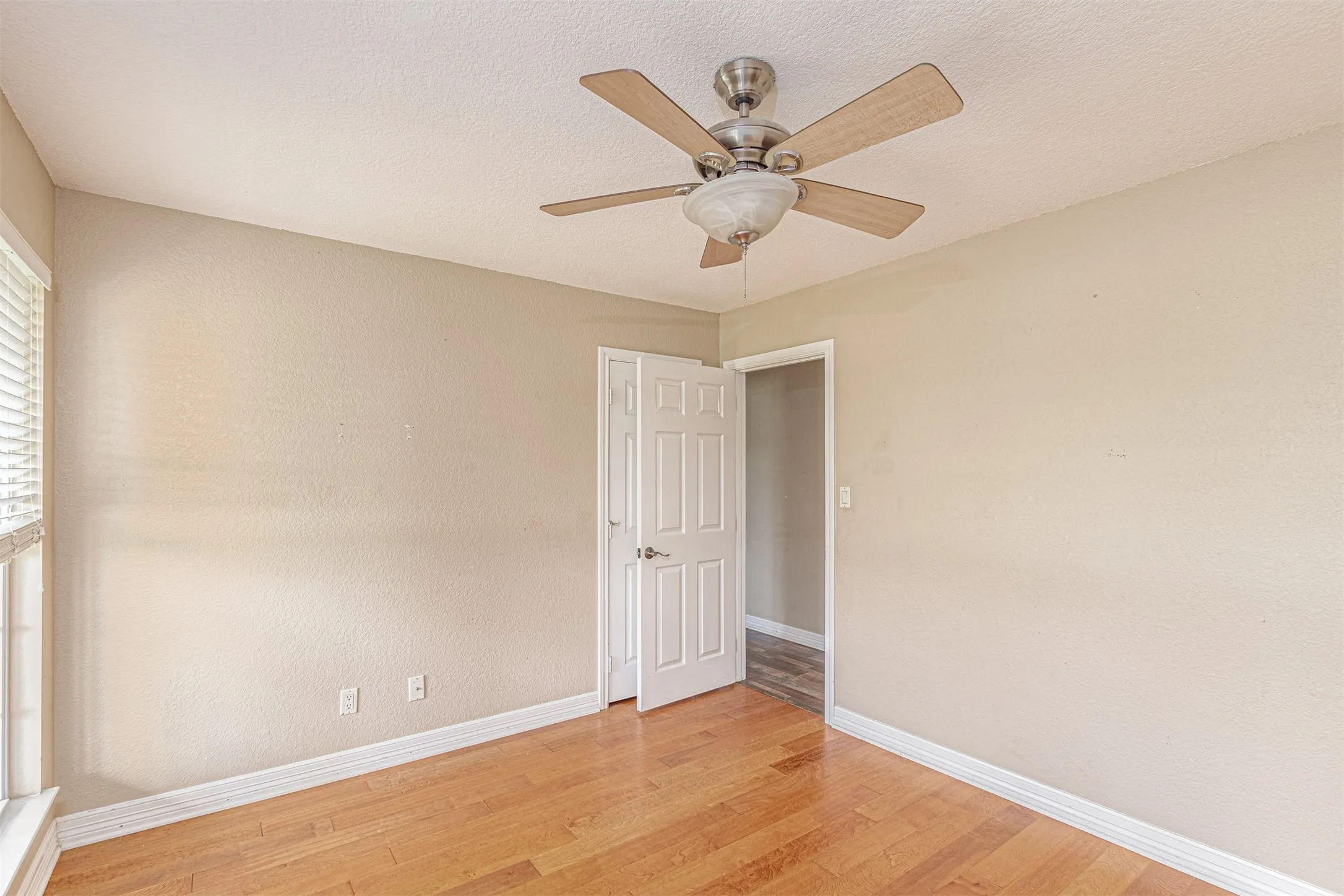 Single Family Residence For Sale in Hunt County , 5538 County Road 3214, Lone Oak, Texas 75453, 3 Bedroom, 2 Bathroom, Garage spaces, 1,478 Sqft, built in 2004, mls#21301749, Real Estate Agent in Lone Oak, Homes For Sale in Hunt county, Homes For Sale in Lone Oak, Realtor in Lone Oak Texas, Real Estate Brokerage Independent Realty Texas, Luminita Cordes Realtor