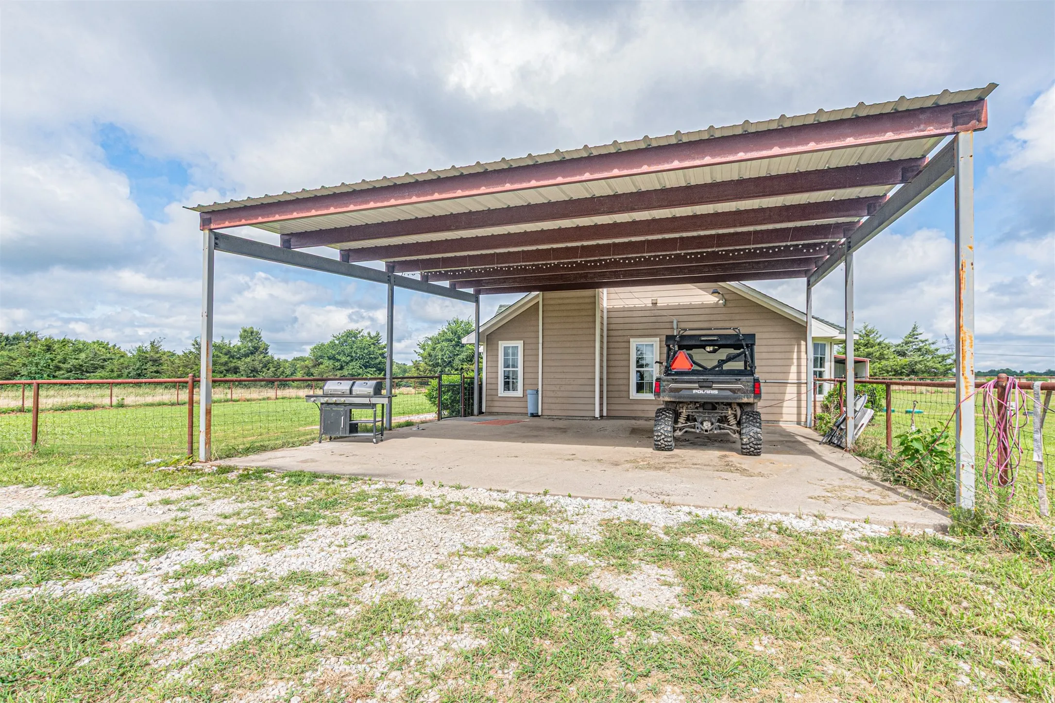 Single Family Residence For Sale in Hunt County , 5538 County Road 3214, Lone Oak, Texas 75453, 3 Bedroom, 2 Bathroom, Garage spaces, 1,478 Sqft, built in 2004, mls#21301749, Real Estate Agent in Lone Oak, Homes For Sale in Hunt county, Homes For Sale in Lone Oak, Realtor in Lone Oak Texas, Real Estate Brokerage Independent Realty Texas, Luminita Cordes Realtor