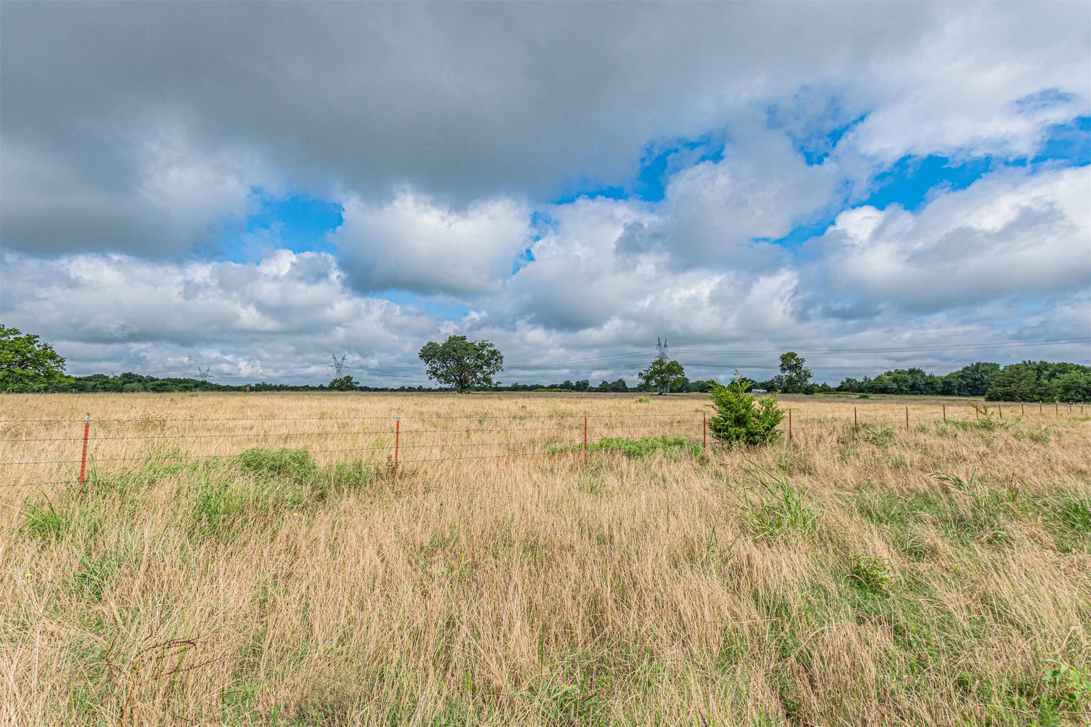 Single Family Residence For Sale in Hunt County , 5538 County Road 3214, Lone Oak, Texas 75453, 3 Bedroom, 2 Bathroom, Garage spaces, 1,478 Sqft, built in 2004, mls#21301749, Real Estate Agent in Lone Oak, Homes For Sale in Hunt county, Homes For Sale in Lone Oak, Realtor in Lone Oak Texas, Real Estate Brokerage Independent Realty Texas, Luminita Cordes Realtor