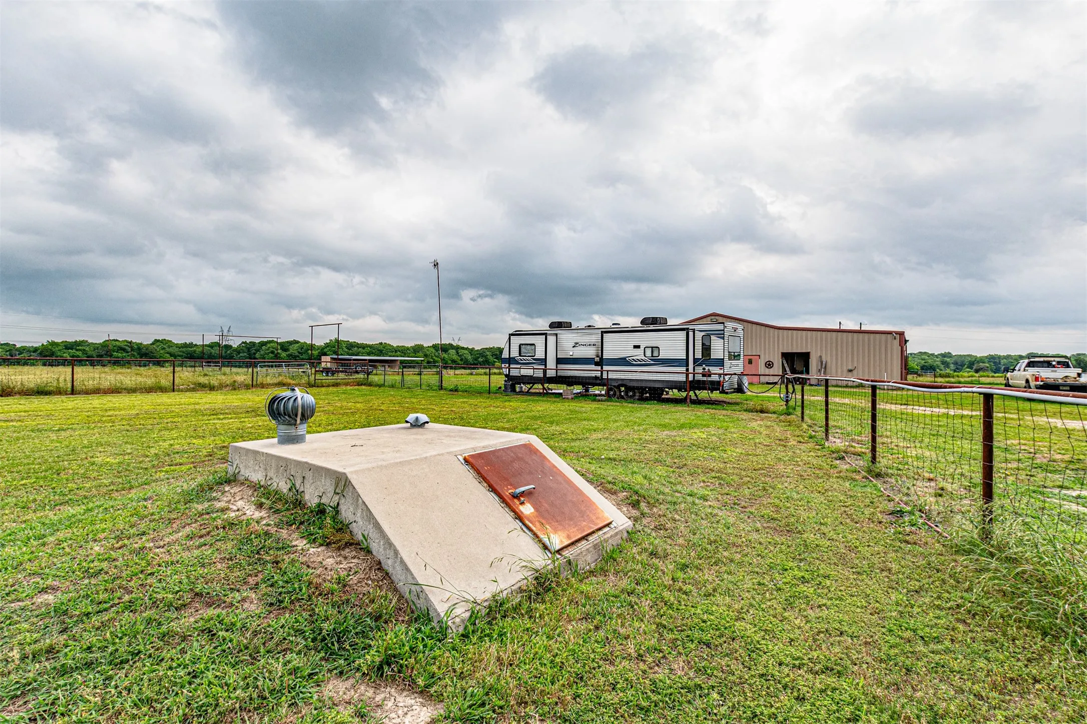 Single Family Residence For Sale in Hunt County , 5538 County Road 3214, Lone Oak, Texas 75453, 3 Bedroom, 2 Bathroom, Garage spaces, 1,478 Sqft, built in 2004, mls#21301749, Real Estate Agent in Lone Oak, Homes For Sale in Hunt county, Homes For Sale in Lone Oak, Realtor in Lone Oak Texas, Real Estate Brokerage Independent Realty Texas, Luminita Cordes Realtor