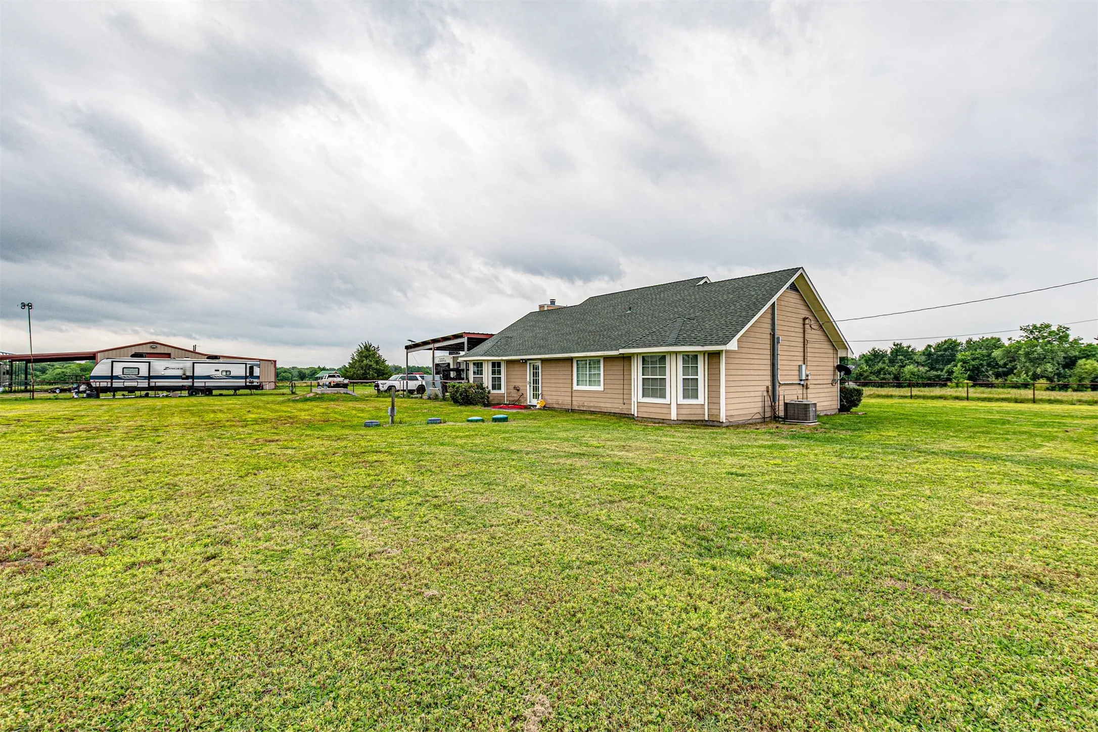 Single Family Residence For Sale in Hunt County , 5538 County Road 3214, Lone Oak, Texas 75453, 3 Bedroom, 2 Bathroom, Garage spaces, 1,478 Sqft, built in 2004, mls#21301749, Real Estate Agent in Lone Oak, Homes For Sale in Hunt county, Homes For Sale in Lone Oak, Realtor in Lone Oak Texas, Real Estate Brokerage Independent Realty Texas, Luminita Cordes Realtor
