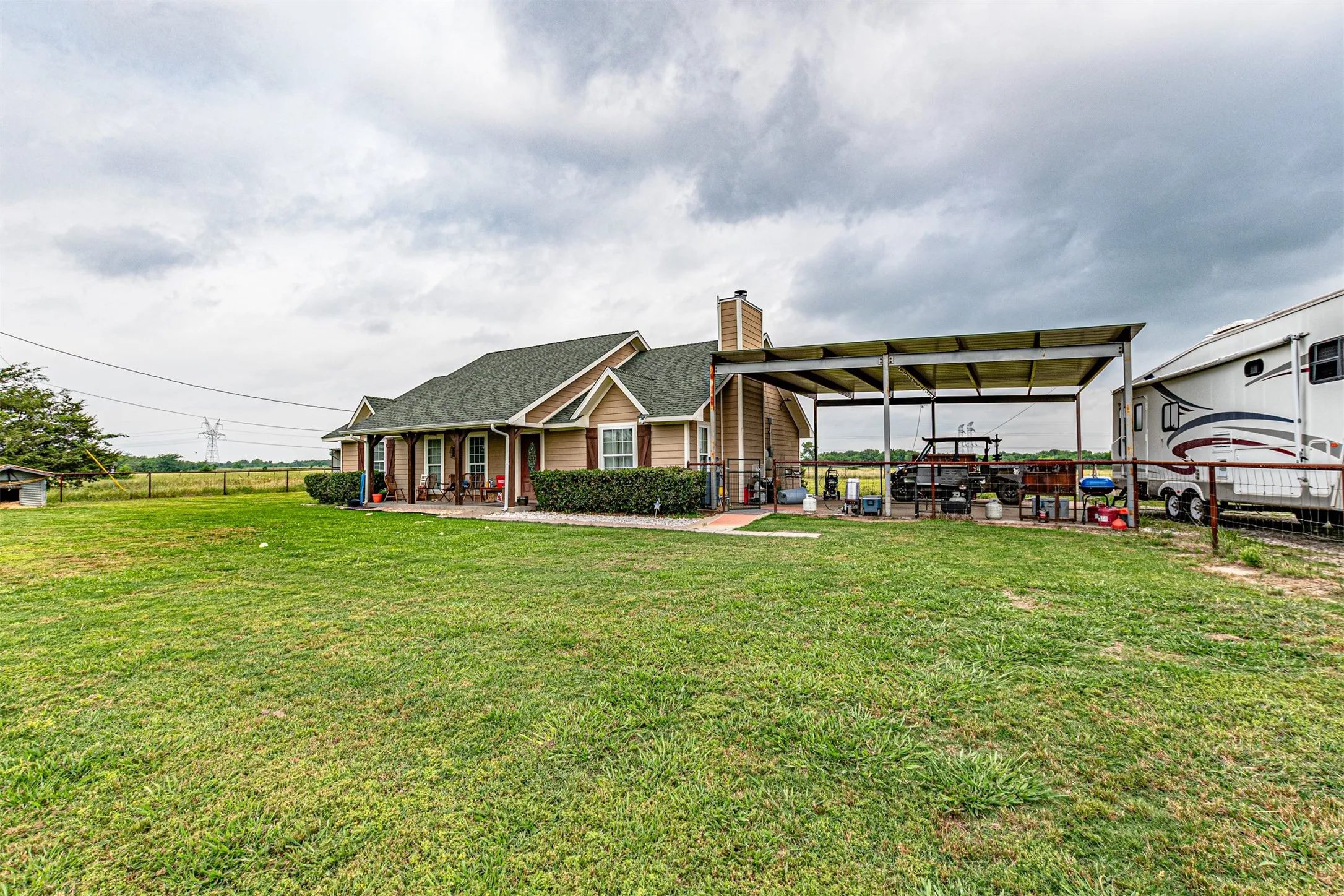 Single Family Residence For Sale in Hunt County , 5538 County Road 3214, Lone Oak, Texas 75453, 3 Bedroom, 2 Bathroom, Garage spaces, 1,478 Sqft, built in 2004, mls#21301749, Real Estate Agent in Lone Oak, Homes For Sale in Hunt county, Homes For Sale in Lone Oak, Realtor in Lone Oak Texas, Real Estate Brokerage Independent Realty Texas, Luminita Cordes Realtor