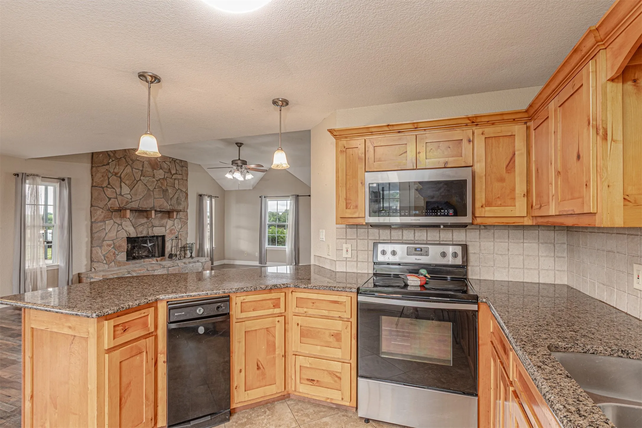 Single Family Residence For Sale in Hunt County , 5538 County Road 3214, Lone Oak, Texas 75453, 3 Bedroom, 2 Bathroom, Garage spaces, 1,478 Sqft, built in 2004, mls#21301749, Real Estate Agent in Lone Oak, Homes For Sale in Hunt county, Homes For Sale in Lone Oak, Realtor in Lone Oak Texas, Real Estate Brokerage Independent Realty Texas, Luminita Cordes Realtor