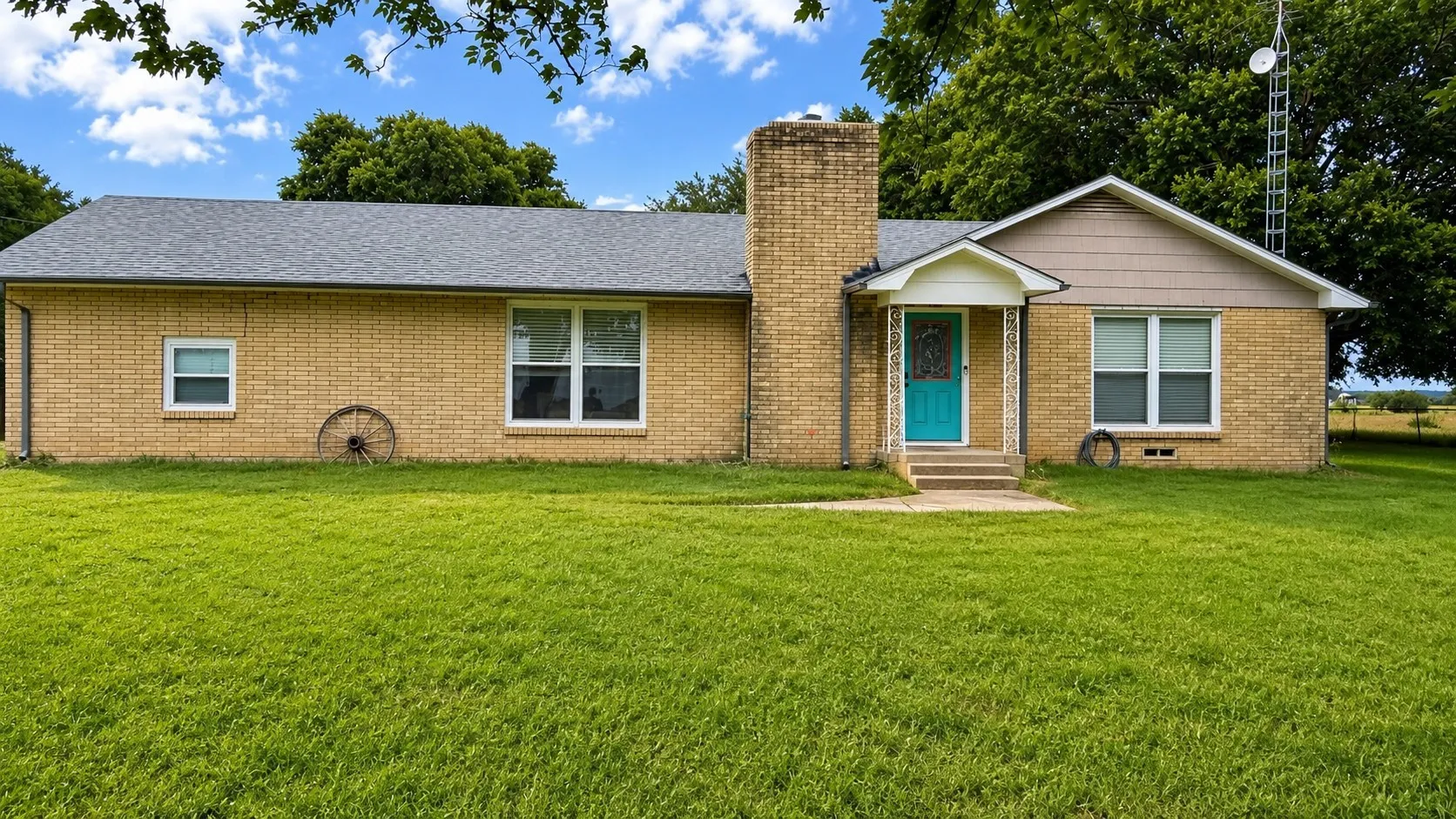 Farm For Sale in Cooke County , 1444 County Road 218, Gainesville, Texas 76240, 3 Bedroom, 2 Bathroom, Garage spaces, 2,175 Sqft, built in 1960, mls#21301432, Real Estate Agent in Gainesville, Homes For Sale in Cooke county, Homes For Sale in Gainesville, Realtor in Gainesville Texas, Real Estate Brokerage Independent Realty Texas, Luminita Cordes Realtor