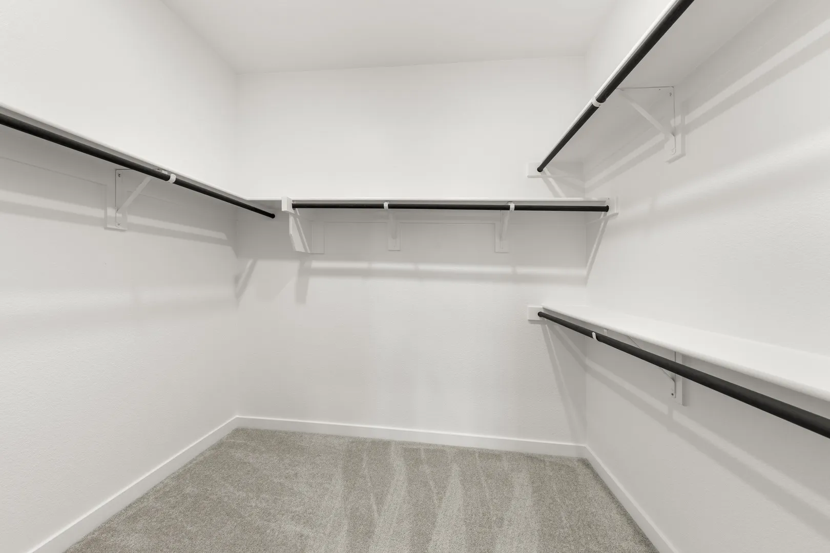 17. 3647 Castle - Closet