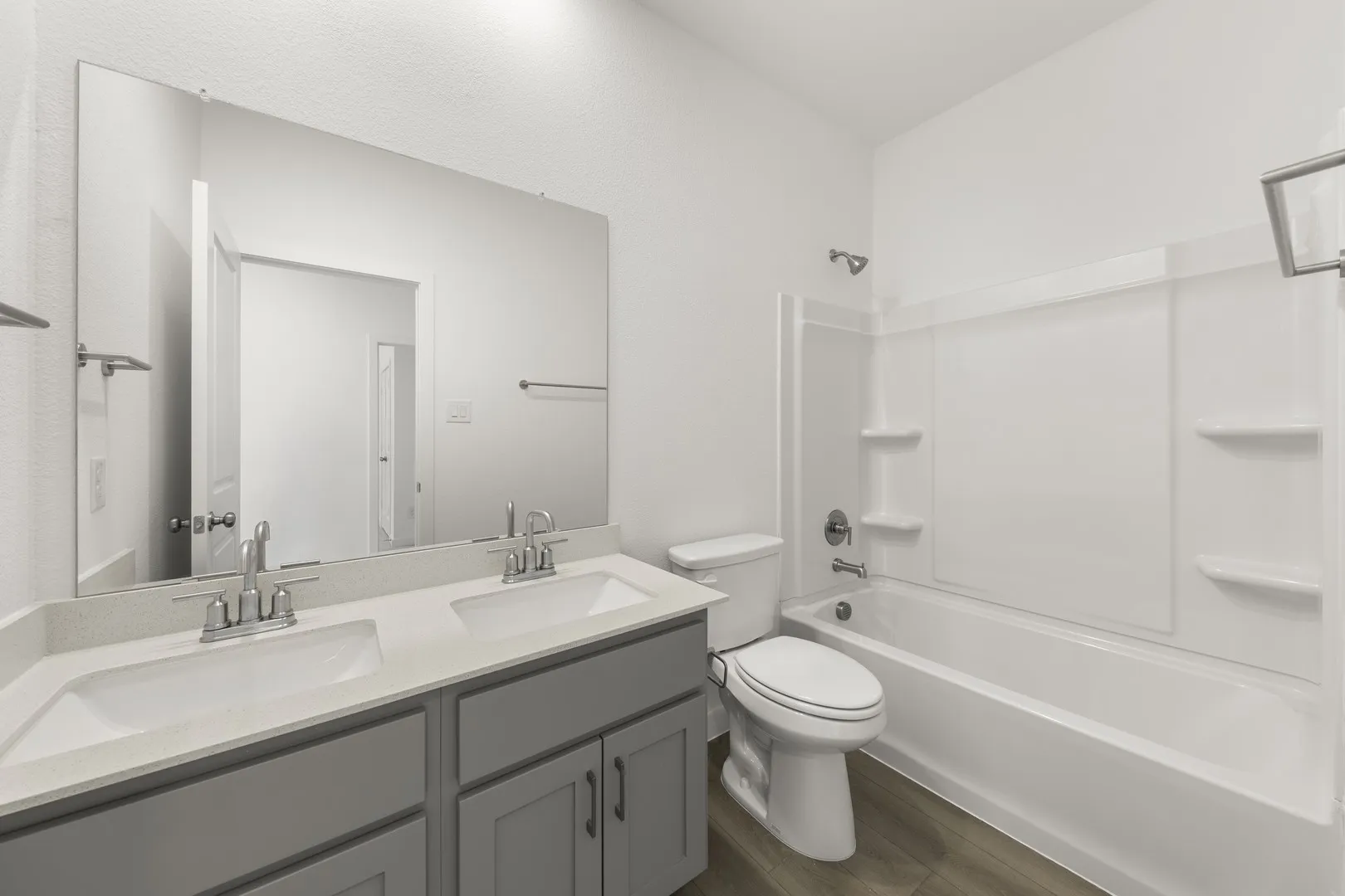 22. 3647 Castle - 2ND Bath
