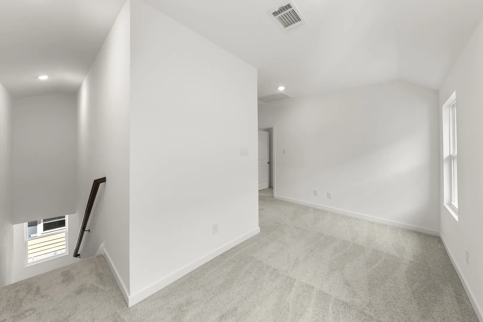 20. 3647 Castle - Loft (2)