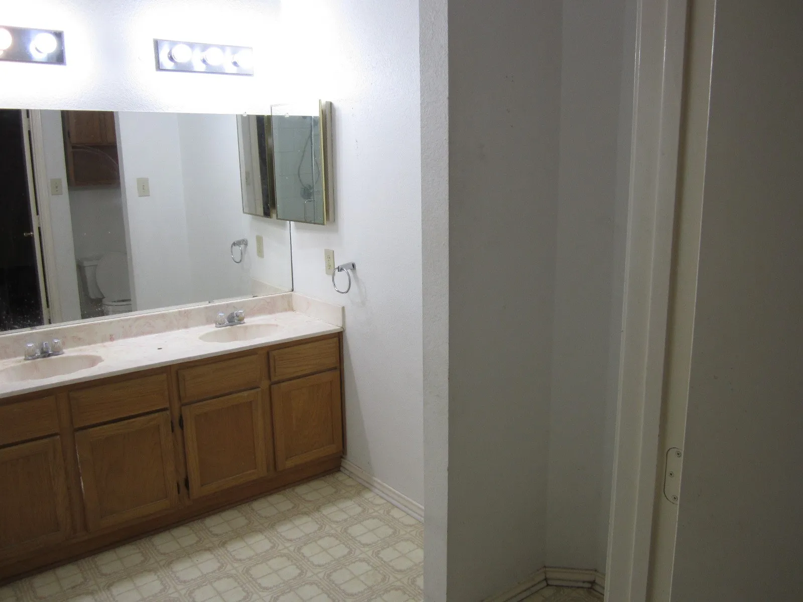 Single Family Residence For Sale in Denton County , 2224 Westview Trail, Denton, Texas 76207, 3 Bedroom, 2 Bathroom, 2 Garage spaces, 1,356 Sqft, built in 1988, mls#21300261, Real Estate Agent in Denton, Homes For Sale in Denton county, Homes For Sale in Denton, Realtor in Denton Texas, Real Estate Brokerage Independent Realty Texas, Luminita Cordes Realtor
