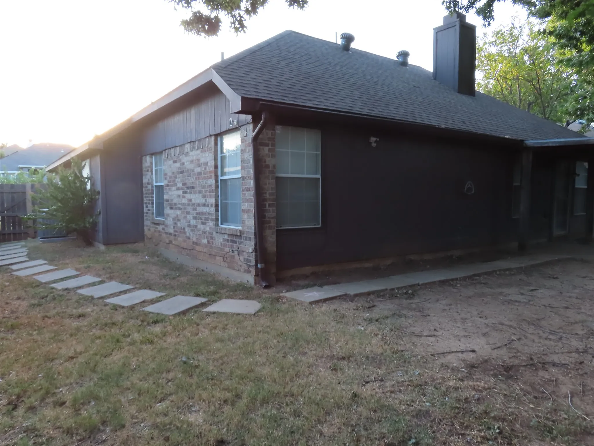 Single Family Residence For Sale in Denton County , 2224 Westview Trail, Denton, Texas 76207, 3 Bedroom, 2 Bathroom, 2 Garage spaces, 1,356 Sqft, built in 1988, mls#21300261, Real Estate Agent in Denton, Homes For Sale in Denton county, Homes For Sale in Denton, Realtor in Denton Texas, Real Estate Brokerage Independent Realty Texas, Luminita Cordes Realtor