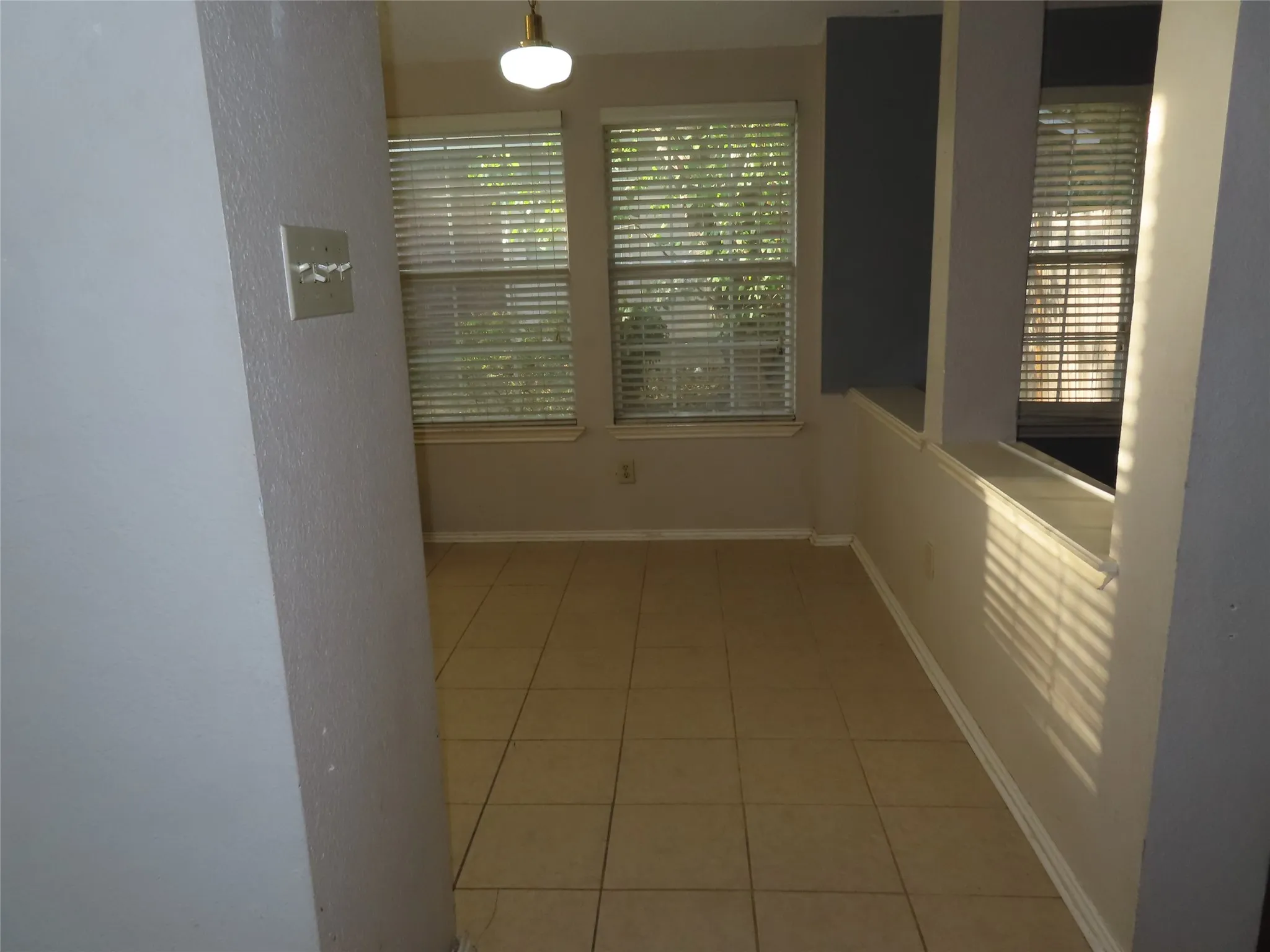 Single Family Residence For Sale in Denton County , 2224 Westview Trail, Denton, Texas 76207, 3 Bedroom, 2 Bathroom, 2 Garage spaces, 1,356 Sqft, built in 1988, mls#21300261, Real Estate Agent in Denton, Homes For Sale in Denton county, Homes For Sale in Denton, Realtor in Denton Texas, Real Estate Brokerage Independent Realty Texas, Luminita Cordes Realtor
