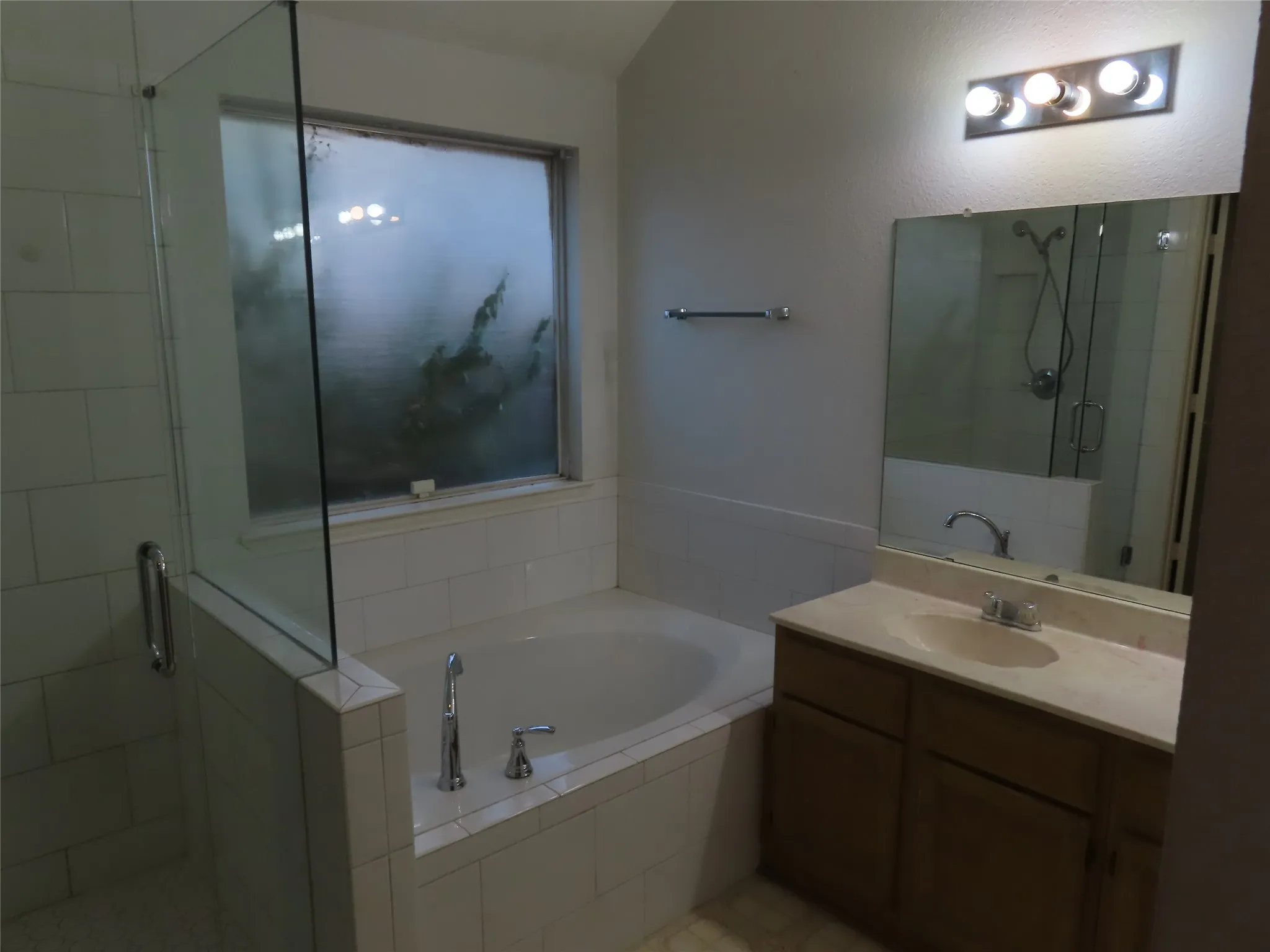 Single Family Residence For Sale in Denton County , 2224 Westview Trail, Denton, Texas 76207, 3 Bedroom, 2 Bathroom, 2 Garage spaces, 1,356 Sqft, built in 1988, mls#21300261, Real Estate Agent in Denton, Homes For Sale in Denton county, Homes For Sale in Denton, Realtor in Denton Texas, Real Estate Brokerage Independent Realty Texas, Luminita Cordes Realtor