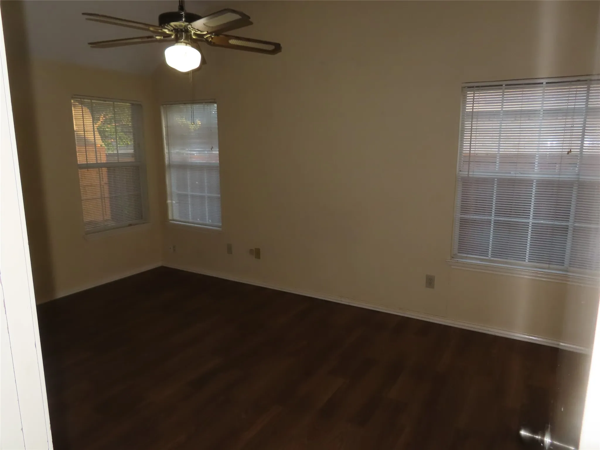 Single Family Residence For Sale in Denton County , 2224 Westview Trail, Denton, Texas 76207, 3 Bedroom, 2 Bathroom, 2 Garage spaces, 1,356 Sqft, built in 1988, mls#21300261, Real Estate Agent in Denton, Homes For Sale in Denton county, Homes For Sale in Denton, Realtor in Denton Texas, Real Estate Brokerage Independent Realty Texas, Luminita Cordes Realtor