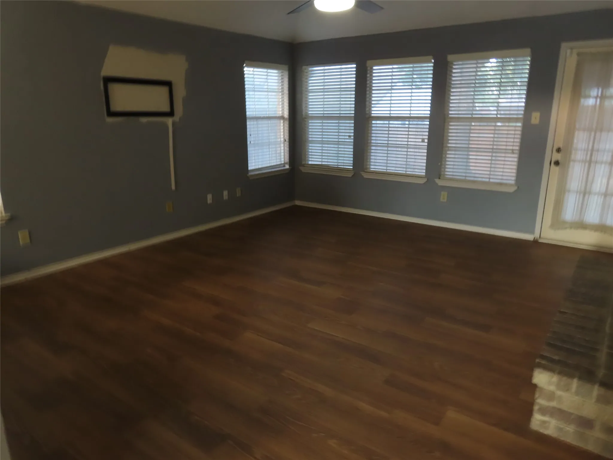Single Family Residence For Sale in Denton County , 2224 Westview Trail, Denton, Texas 76207, 3 Bedroom, 2 Bathroom, 2 Garage spaces, 1,356 Sqft, built in 1988, mls#21300261, Real Estate Agent in Denton, Homes For Sale in Denton county, Homes For Sale in Denton, Realtor in Denton Texas, Real Estate Brokerage Independent Realty Texas, Luminita Cordes Realtor