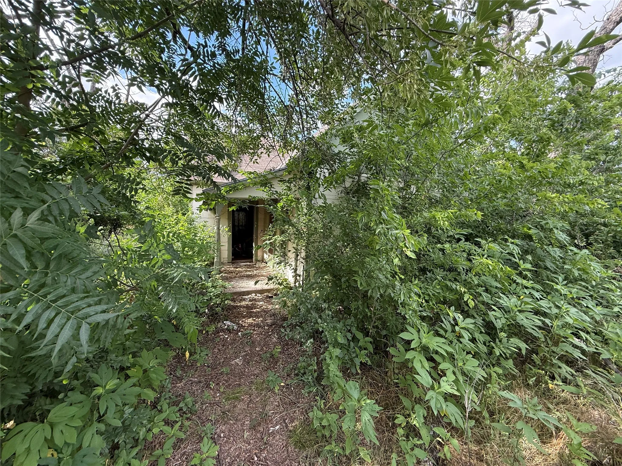 Improved Land For Sale in Comanche County , 801 1/2 E Walcott Avenue, Comanche, Texas 76442, 0, 0, Garage spaces, 0 Sqft, built in 1915, mls#21302398, Real Estate Agent in Comanche, Homes For Sale in Comanche county, Homes For Sale in Comanche, Realtor in Comanche Texas, Real Estate Brokerage Independent Realty Texas, Luminita Cordes Realtor