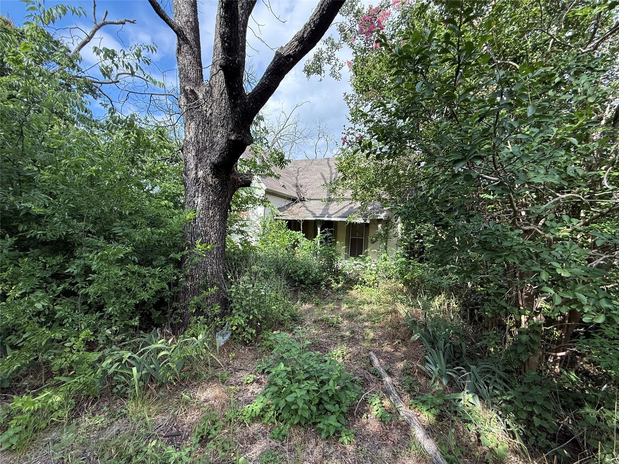 Improved Land For Sale in Comanche County , 801 1/2 E Walcott Avenue, Comanche, Texas 76442, 0, 0, Garage spaces, 0 Sqft, built in 1915, mls#21302398, Real Estate Agent in Comanche, Homes For Sale in Comanche county, Homes For Sale in Comanche, Realtor in Comanche Texas, Real Estate Brokerage Independent Realty Texas, Luminita Cordes Realtor