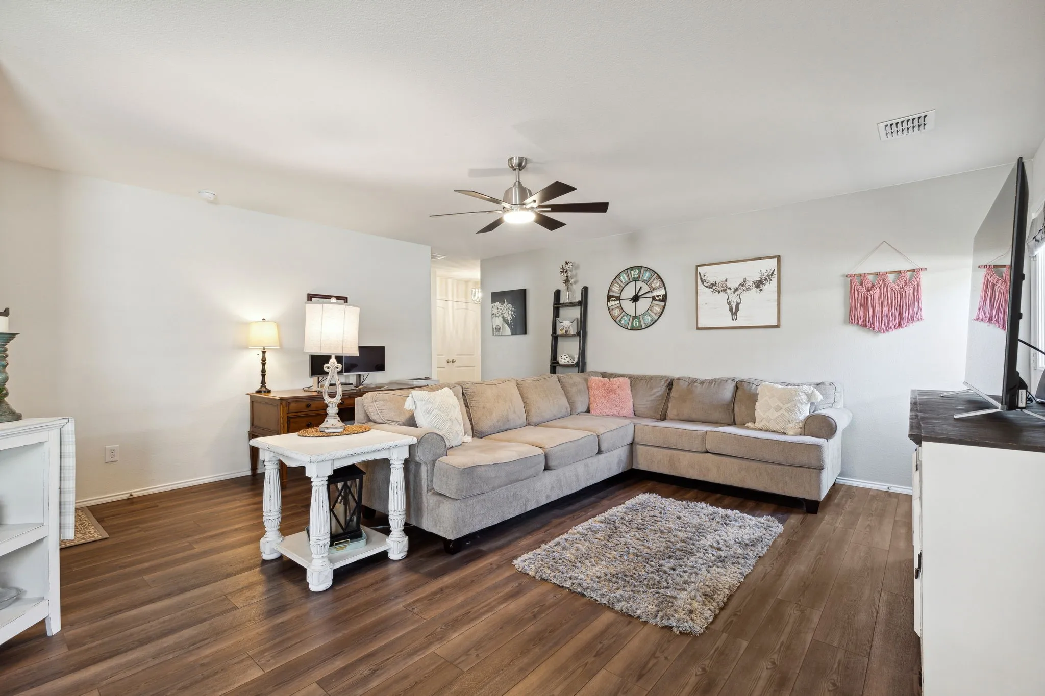 Living room with a ceiling fan