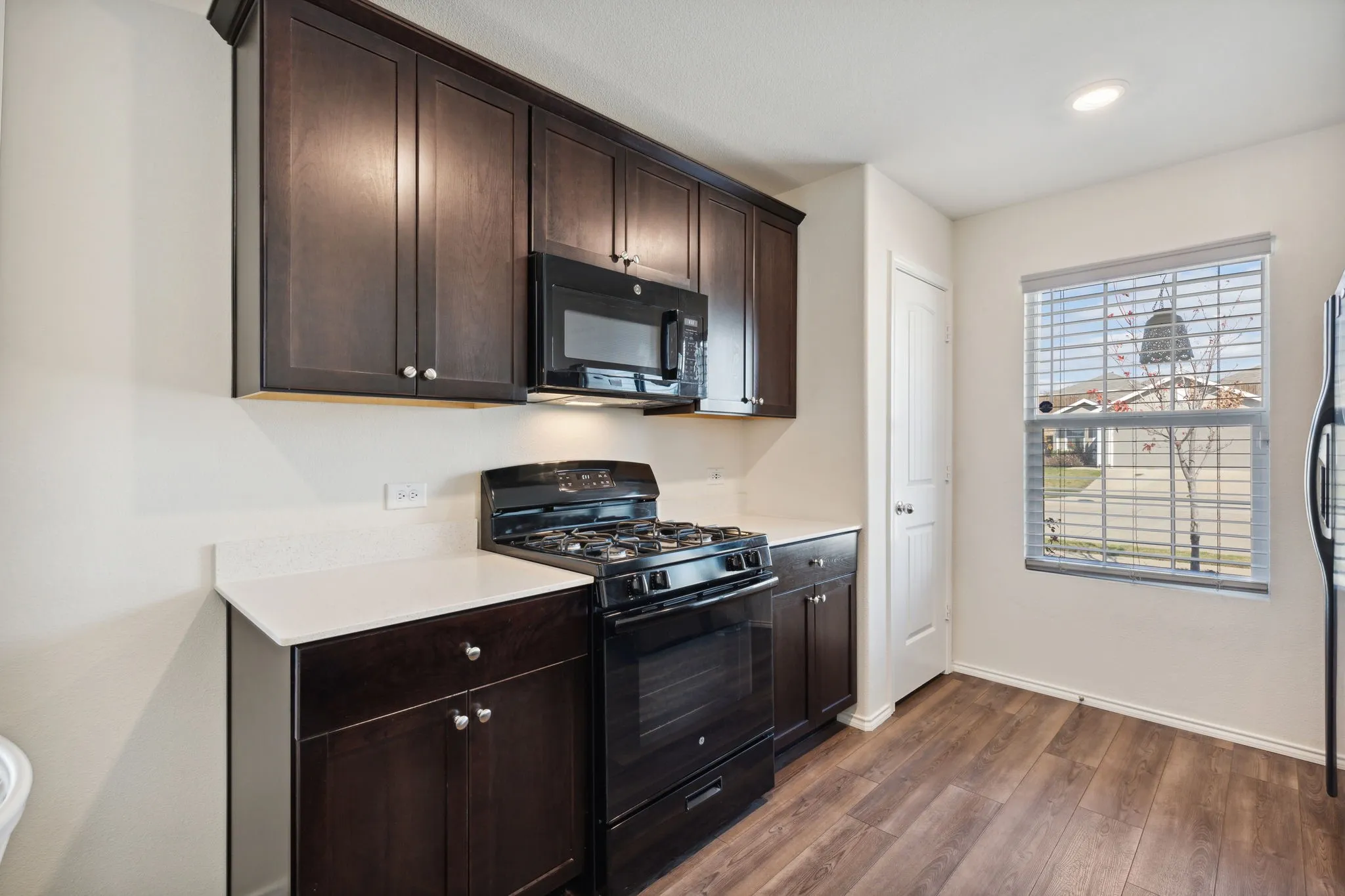 Gas range and built-in microwave