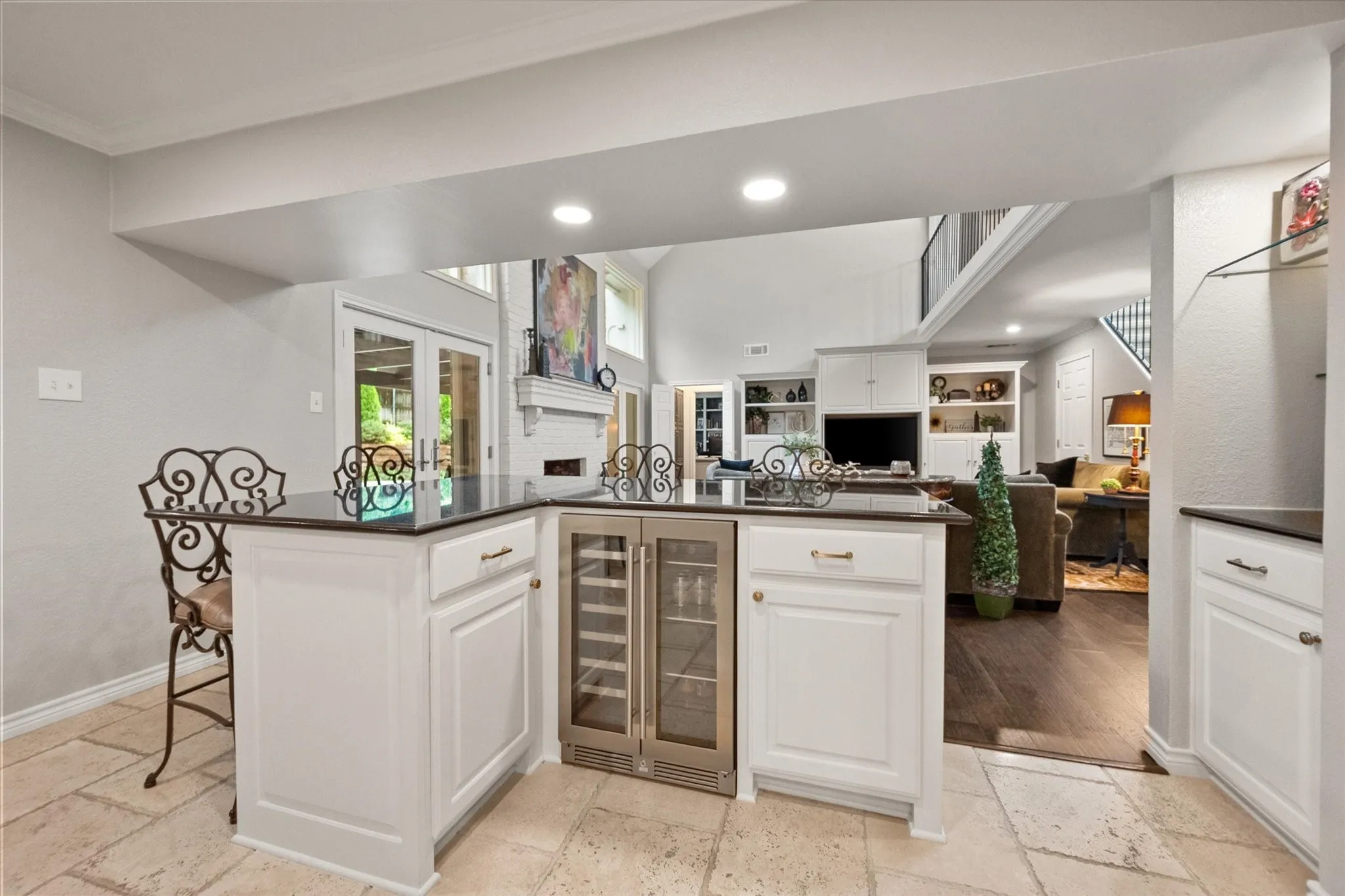 Single Family Residence For Sale in Tarrant County , 907 Loch Lomond Drive, Arlington, Texas 76012, 4 Bedroom, 4 Bathroom, 2 Garage spaces, 3,209 Sqft, built in 1979, mls#21244587, Real Estate Agent in Arlington, Homes For Sale in Tarrant county, Homes For Sale in Arlington, Realtor in Arlington Texas, Real Estate Brokerage Independent Realty Texas, Luminita Cordes Realtor