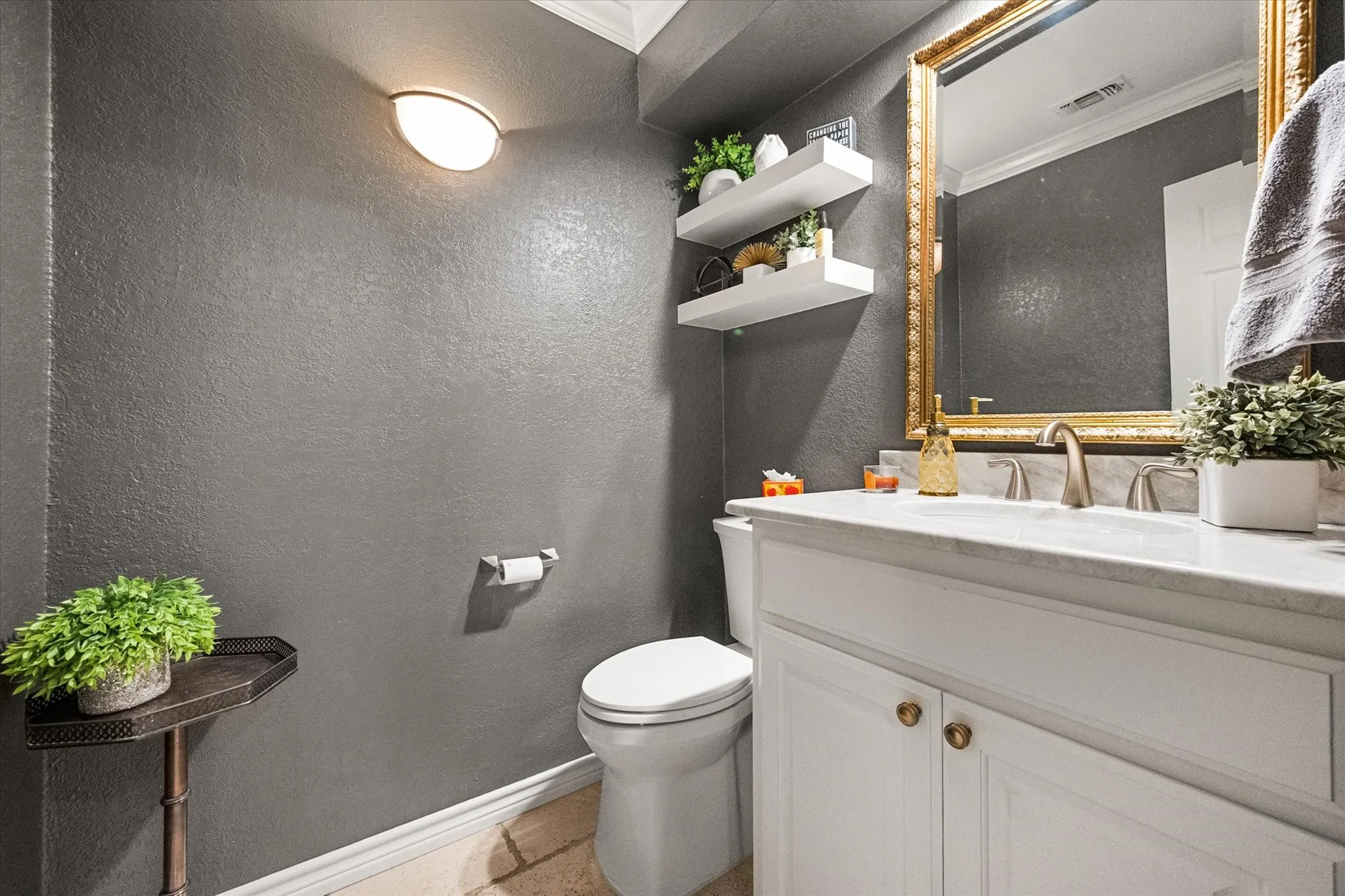 Single Family Residence For Sale in Tarrant County , 907 Loch Lomond Drive, Arlington, Texas 76012, 4 Bedroom, 4 Bathroom, 2 Garage spaces, 3,209 Sqft, built in 1979, mls#21244587, Real Estate Agent in Arlington, Homes For Sale in Tarrant county, Homes For Sale in Arlington, Realtor in Arlington Texas, Real Estate Brokerage Independent Realty Texas, Luminita Cordes Realtor