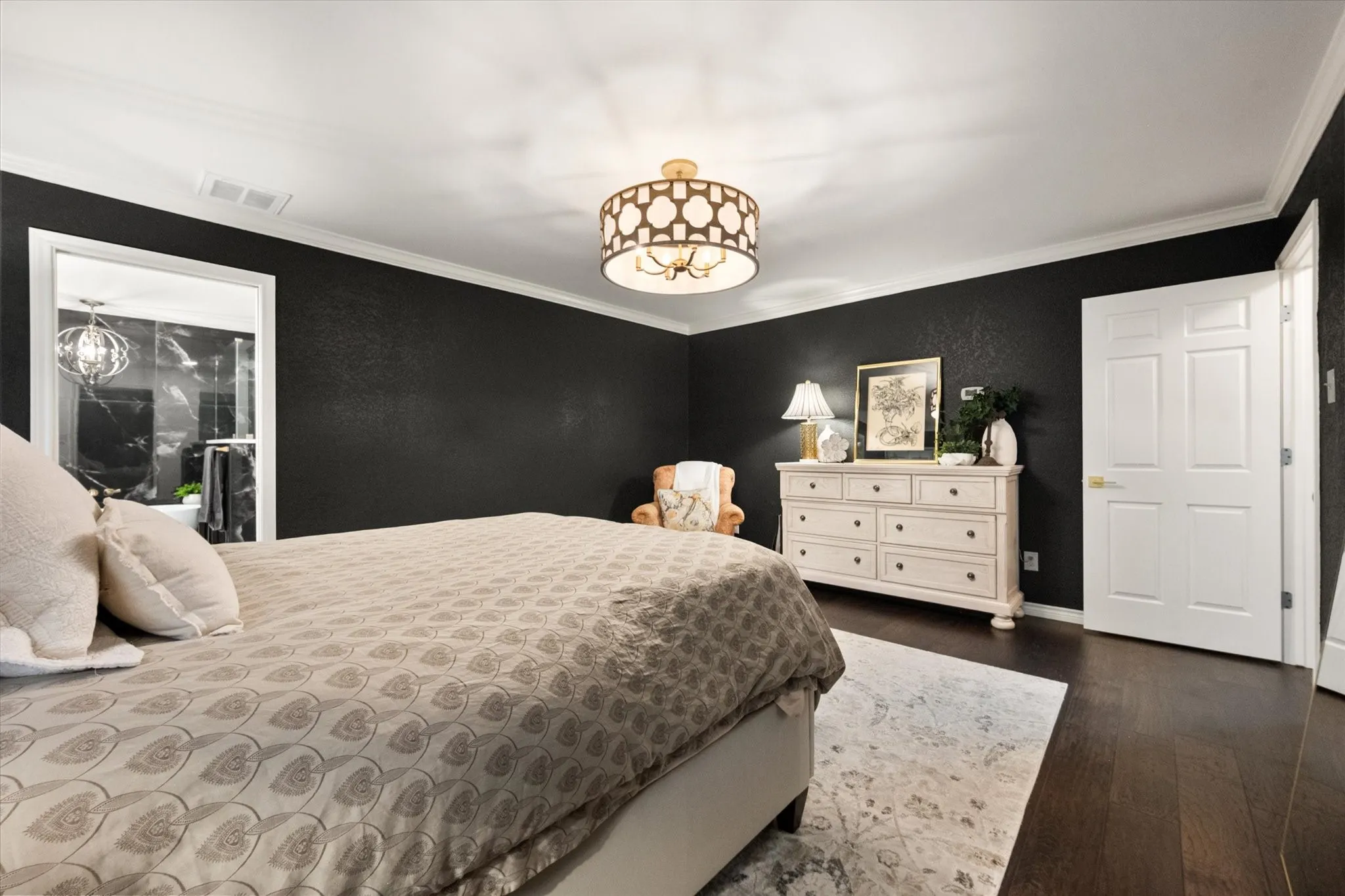 Single Family Residence For Sale in Tarrant County , 907 Loch Lomond Drive, Arlington, Texas 76012, 4 Bedroom, 4 Bathroom, 2 Garage spaces, 3,209 Sqft, built in 1979, mls#21244587, Real Estate Agent in Arlington, Homes For Sale in Tarrant county, Homes For Sale in Arlington, Realtor in Arlington Texas, Real Estate Brokerage Independent Realty Texas, Luminita Cordes Realtor