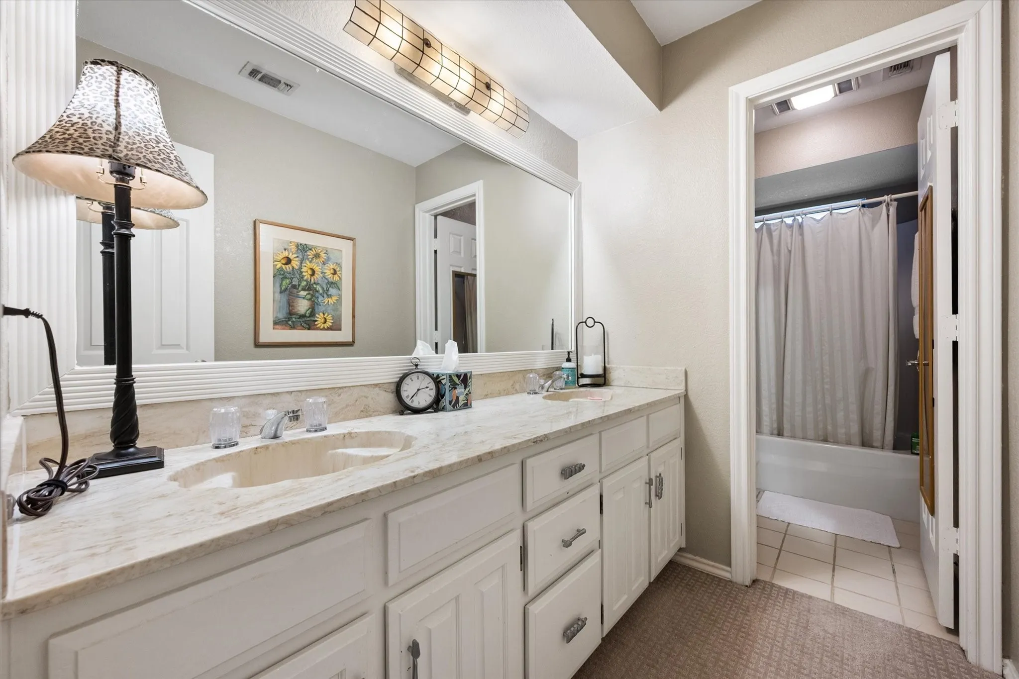 Single Family Residence For Sale in Tarrant County , 907 Loch Lomond Drive, Arlington, Texas 76012, 4 Bedroom, 4 Bathroom, 2 Garage spaces, 3,209 Sqft, built in 1979, mls#21244587, Real Estate Agent in Arlington, Homes For Sale in Tarrant county, Homes For Sale in Arlington, Realtor in Arlington Texas, Real Estate Brokerage Independent Realty Texas, Luminita Cordes Realtor