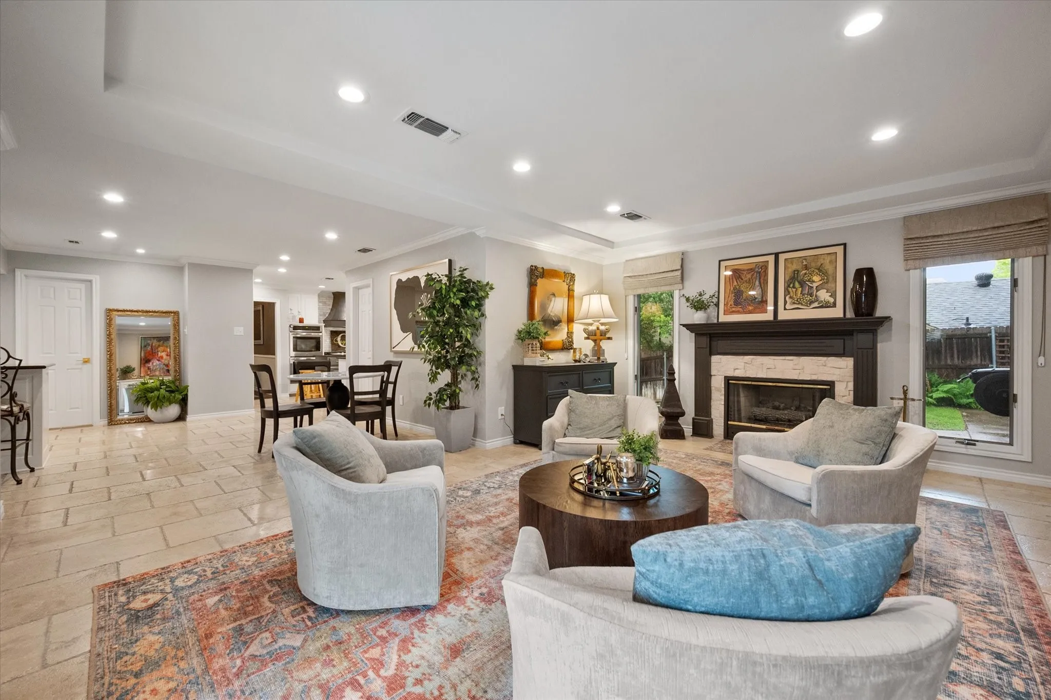 Single Family Residence For Sale in Tarrant County , 907 Loch Lomond Drive, Arlington, Texas 76012, 4 Bedroom, 4 Bathroom, 2 Garage spaces, 3,209 Sqft, built in 1979, mls#21244587, Real Estate Agent in Arlington, Homes For Sale in Tarrant county, Homes For Sale in Arlington, Realtor in Arlington Texas, Real Estate Brokerage Independent Realty Texas, Luminita Cordes Realtor