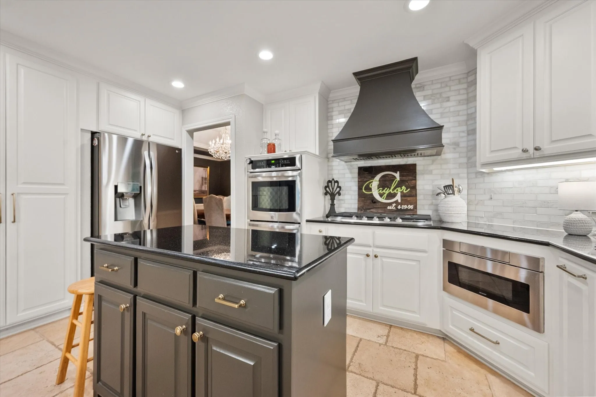 Single Family Residence For Sale in Tarrant County , 907 Loch Lomond Drive, Arlington, Texas 76012, 4 Bedroom, 4 Bathroom, 2 Garage spaces, 3,209 Sqft, built in 1979, mls#21244587, Real Estate Agent in Arlington, Homes For Sale in Tarrant county, Homes For Sale in Arlington, Realtor in Arlington Texas, Real Estate Brokerage Independent Realty Texas, Luminita Cordes Realtor