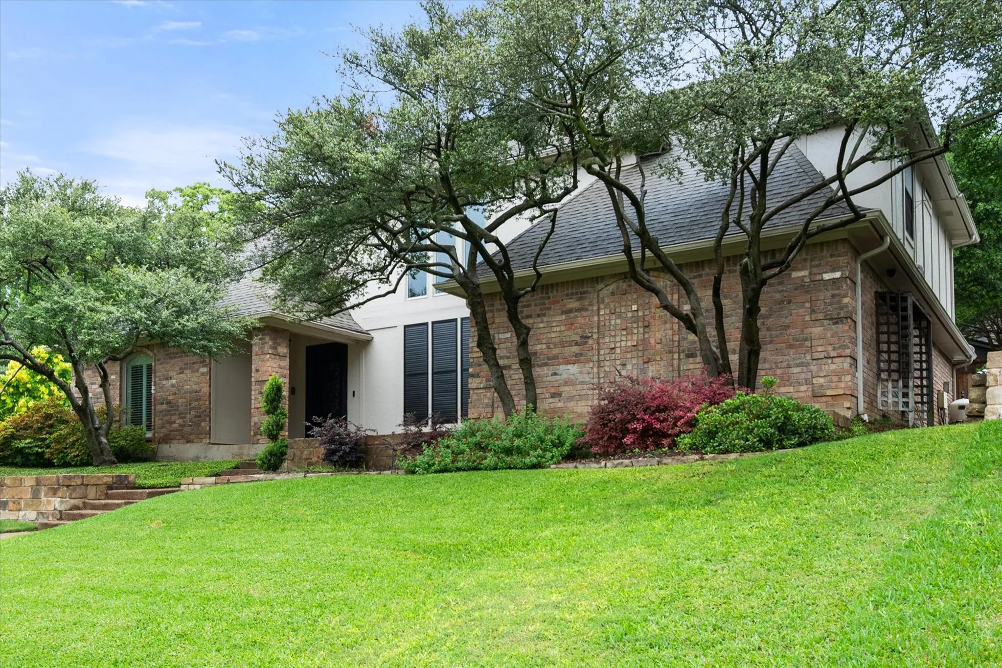Single Family Residence For Sale in Tarrant County , 907 Loch Lomond Drive, Arlington, Texas 76012, 4 Bedroom, 4 Bathroom, 2 Garage spaces, 3,209 Sqft, built in 1979, mls#21244587, Real Estate Agent in Arlington, Homes For Sale in Tarrant county, Homes For Sale in Arlington, Realtor in Arlington Texas, Real Estate Brokerage Independent Realty Texas, Luminita Cordes Realtor