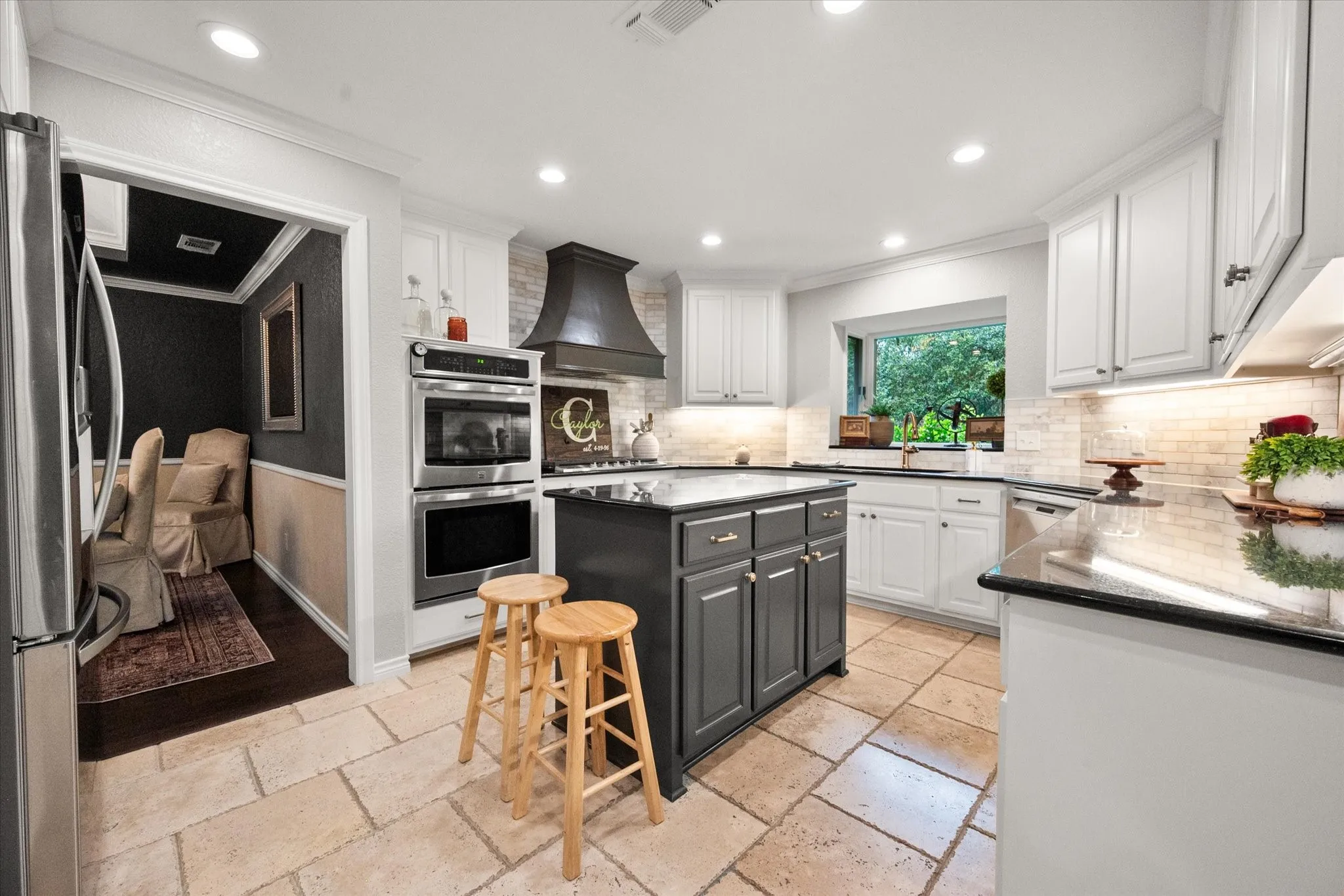 Single Family Residence For Sale in Tarrant County , 907 Loch Lomond Drive, Arlington, Texas 76012, 4 Bedroom, 4 Bathroom, 2 Garage spaces, 3,209 Sqft, built in 1979, mls#21244587, Real Estate Agent in Arlington, Homes For Sale in Tarrant county, Homes For Sale in Arlington, Realtor in Arlington Texas, Real Estate Brokerage Independent Realty Texas, Luminita Cordes Realtor