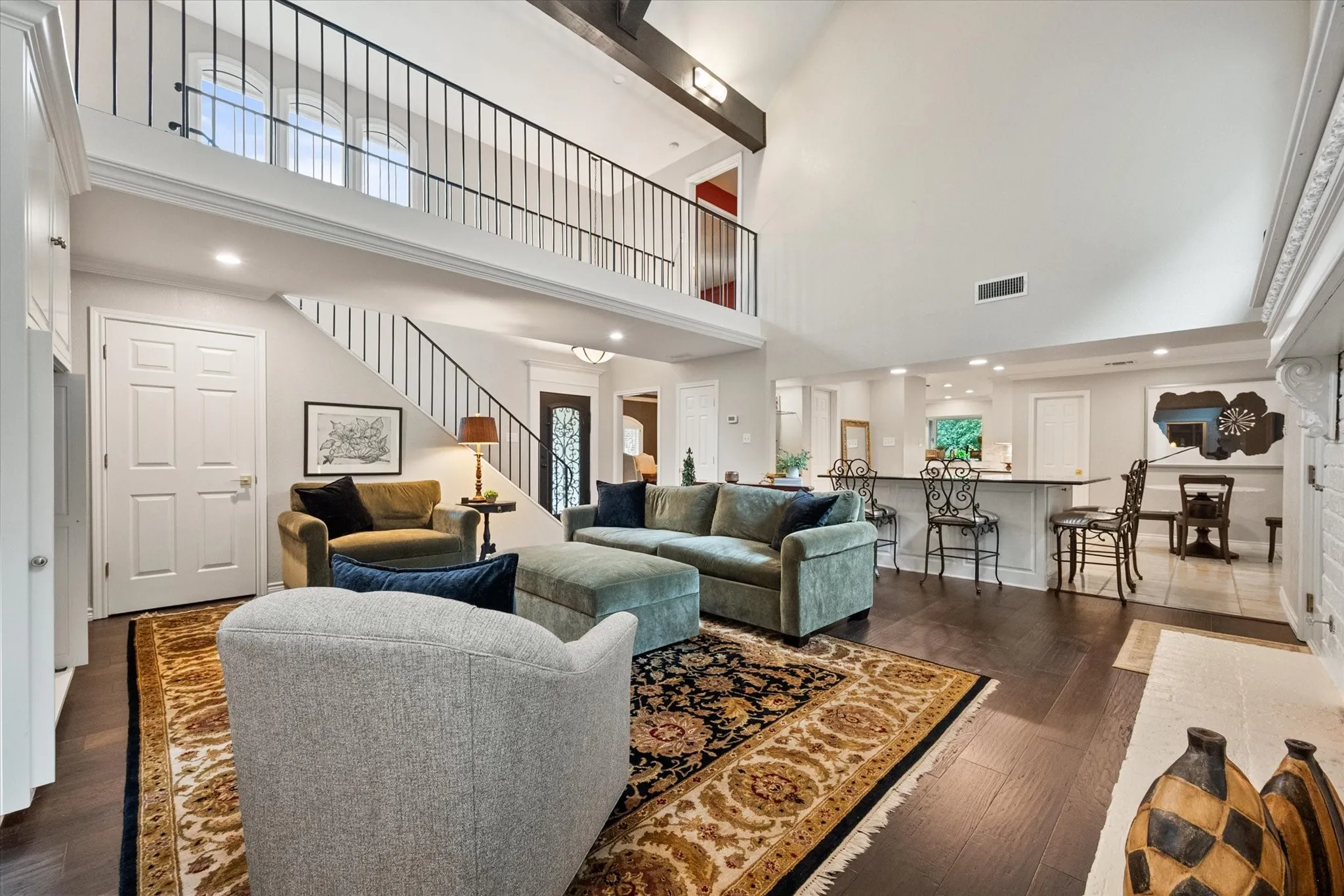 Single Family Residence For Sale in Tarrant County , 907 Loch Lomond Drive, Arlington, Texas 76012, 4 Bedroom, 4 Bathroom, 2 Garage spaces, 3,209 Sqft, built in 1979, mls#21244587, Real Estate Agent in Arlington, Homes For Sale in Tarrant county, Homes For Sale in Arlington, Realtor in Arlington Texas, Real Estate Brokerage Independent Realty Texas, Luminita Cordes Realtor