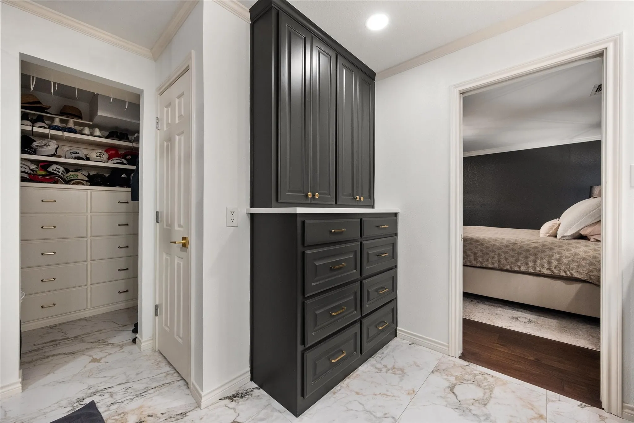 Single Family Residence For Sale in Tarrant County , 907 Loch Lomond Drive, Arlington, Texas 76012, 4 Bedroom, 4 Bathroom, 2 Garage spaces, 3,209 Sqft, built in 1979, mls#21244587, Real Estate Agent in Arlington, Homes For Sale in Tarrant county, Homes For Sale in Arlington, Realtor in Arlington Texas, Real Estate Brokerage Independent Realty Texas, Luminita Cordes Realtor