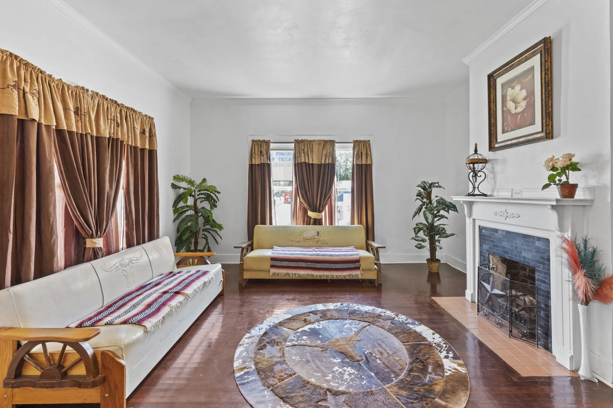 Single Family Residence For Sale in Harrison County , 215 W Grand Avenue, Marshall, Texas 75670, 5 Bedroom, 2 Bathroom, Garage spaces, 2,078 Sqft, built in 1930, mls#21302418, Real Estate Agent in Marshall, Homes For Sale in Harrison county, Homes For Sale in Marshall, Realtor in Marshall Texas, Real Estate Brokerage Independent Realty Texas, Luminita Cordes Realtor