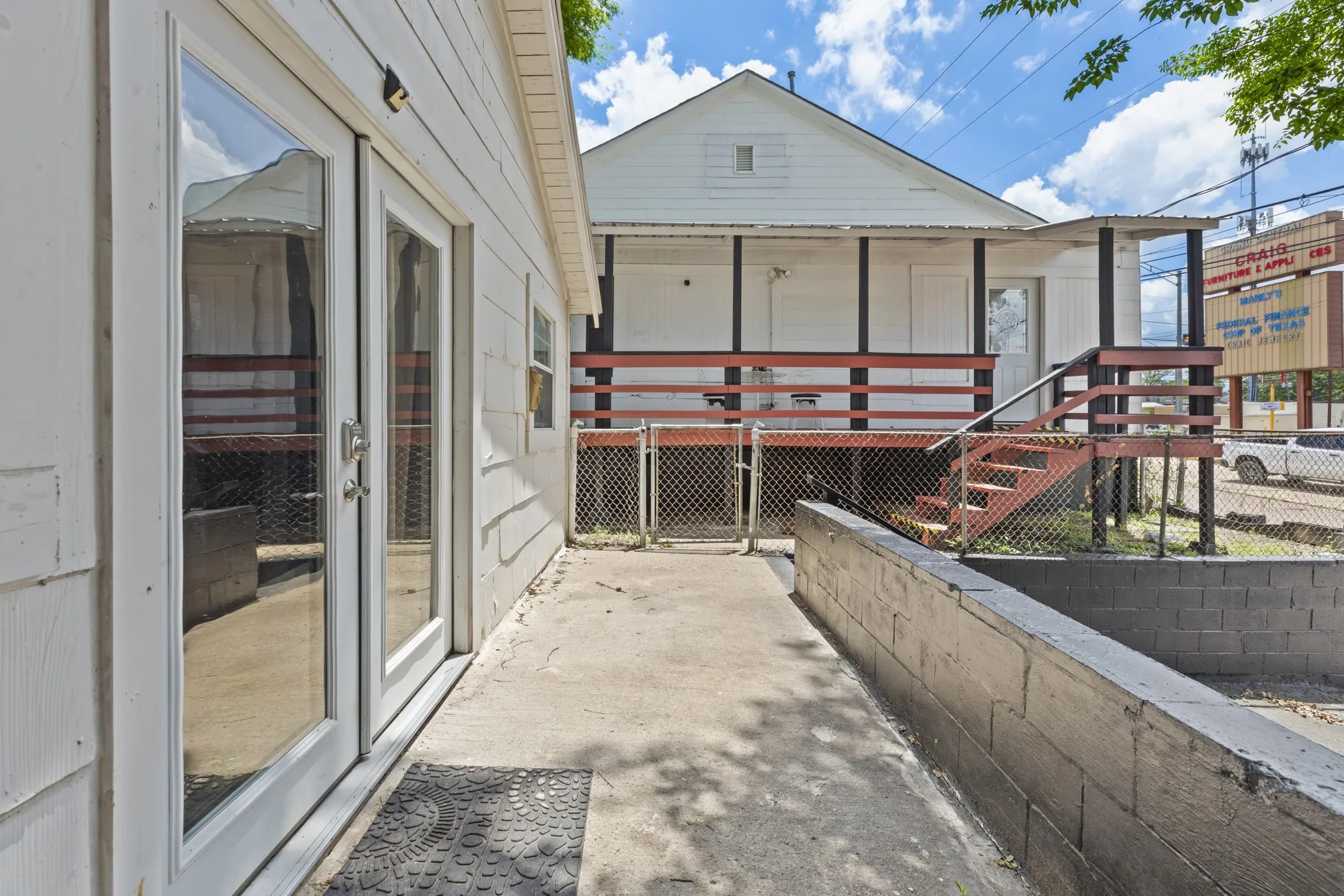 Single Family Residence For Sale in Harrison County , 215 W Grand Avenue, Marshall, Texas 75670, 5 Bedroom, 2 Bathroom, Garage spaces, 2,078 Sqft, built in 1930, mls#21302418, Real Estate Agent in Marshall, Homes For Sale in Harrison county, Homes For Sale in Marshall, Realtor in Marshall Texas, Real Estate Brokerage Independent Realty Texas, Luminita Cordes Realtor