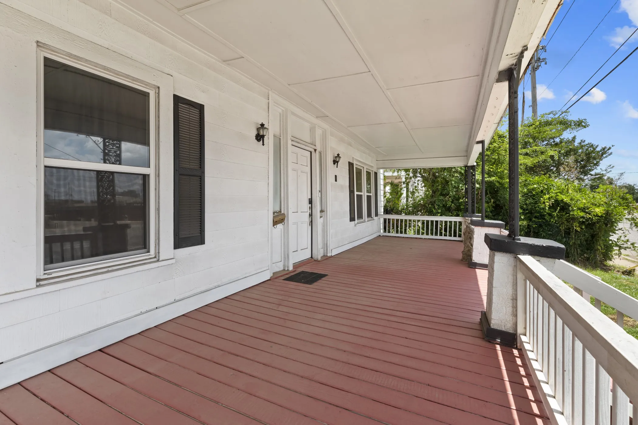 Single Family Residence For Sale in Harrison County , 215 W Grand Avenue, Marshall, Texas 75670, 5 Bedroom, 2 Bathroom, Garage spaces, 2,078 Sqft, built in 1930, mls#21302418, Real Estate Agent in Marshall, Homes For Sale in Harrison county, Homes For Sale in Marshall, Realtor in Marshall Texas, Real Estate Brokerage Independent Realty Texas, Luminita Cordes Realtor