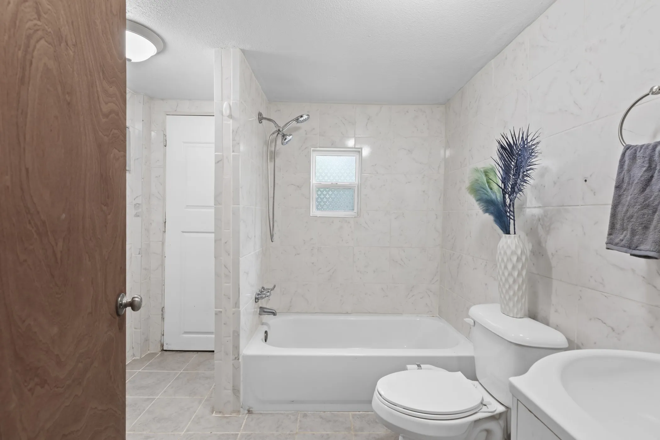 Single Family Residence For Sale in Harrison County , 215 W Grand Avenue, Marshall, Texas 75670, 5 Bedroom, 2 Bathroom, Garage spaces, 2,078 Sqft, built in 1930, mls#21302418, Real Estate Agent in Marshall, Homes For Sale in Harrison county, Homes For Sale in Marshall, Realtor in Marshall Texas, Real Estate Brokerage Independent Realty Texas, Luminita Cordes Realtor
