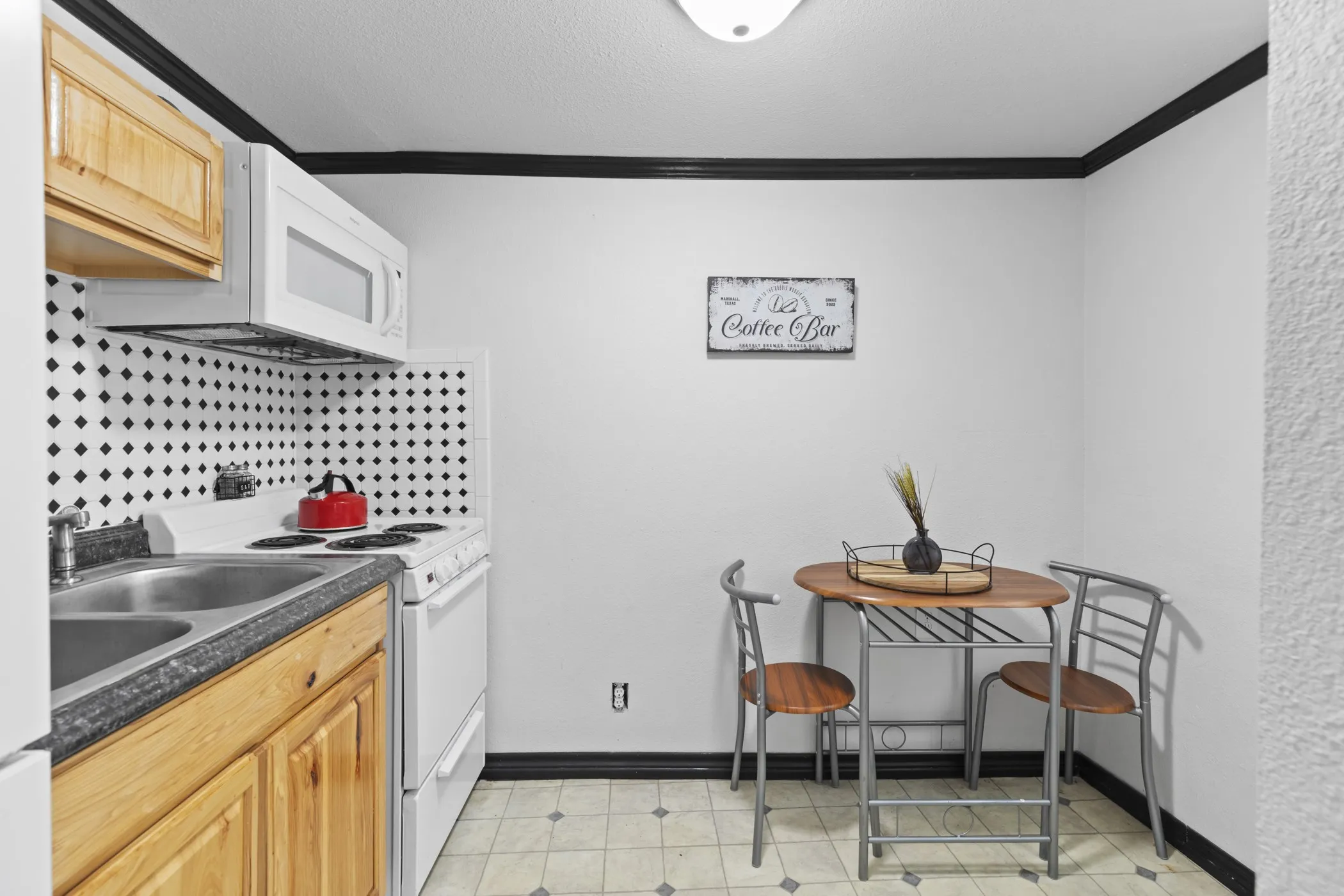 Single Family Residence For Sale in Harrison County , 215 W Grand Avenue, Marshall, Texas 75670, 5 Bedroom, 2 Bathroom, Garage spaces, 2,078 Sqft, built in 1930, mls#21302418, Real Estate Agent in Marshall, Homes For Sale in Harrison county, Homes For Sale in Marshall, Realtor in Marshall Texas, Real Estate Brokerage Independent Realty Texas, Luminita Cordes Realtor