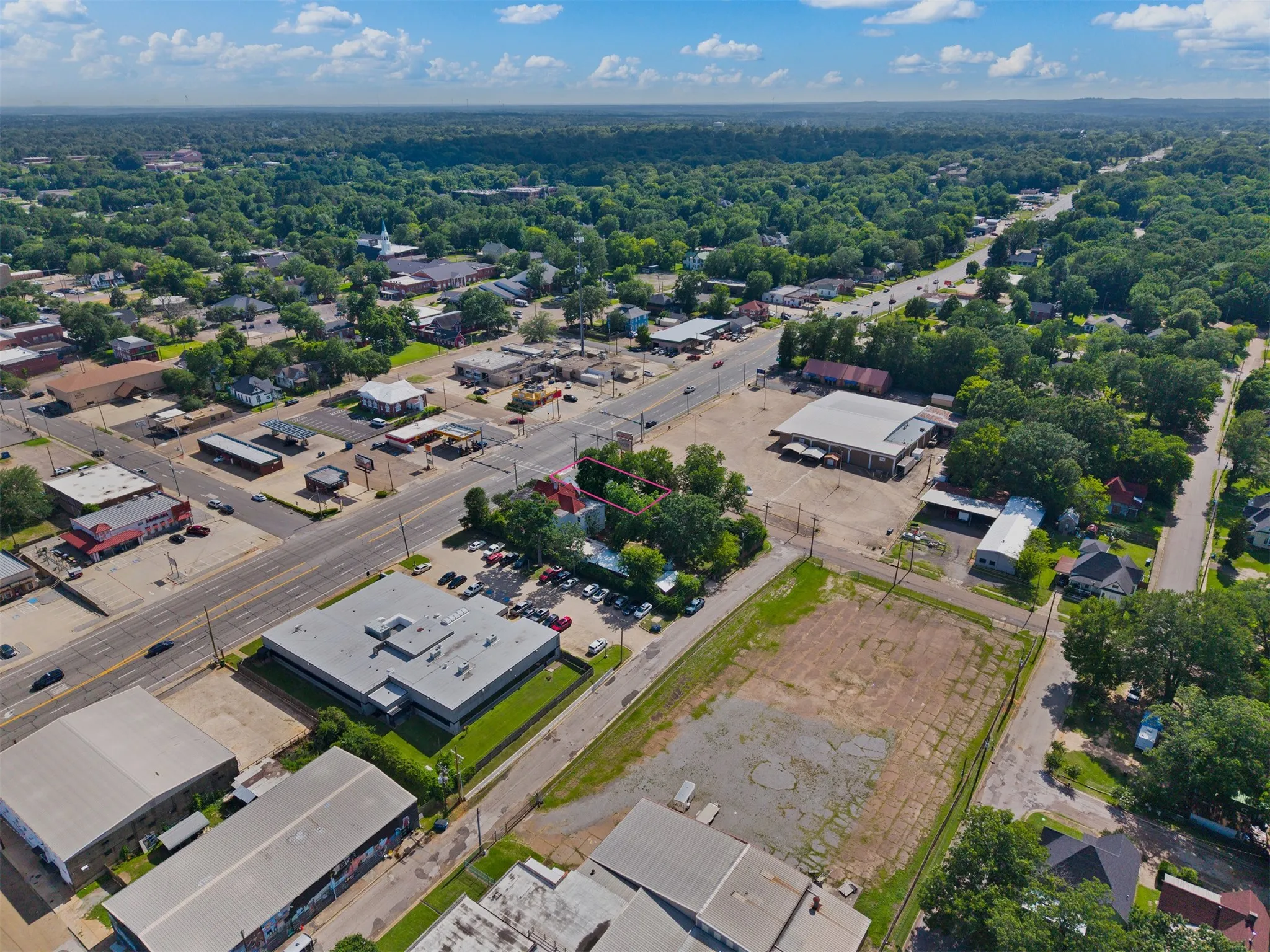 Single Family Residence For Sale in Harrison County , 215 W Grand Avenue, Marshall, Texas 75670, 5 Bedroom, 2 Bathroom, Garage spaces, 2,078 Sqft, built in 1930, mls#21302418, Real Estate Agent in Marshall, Homes For Sale in Harrison county, Homes For Sale in Marshall, Realtor in Marshall Texas, Real Estate Brokerage Independent Realty Texas, Luminita Cordes Realtor