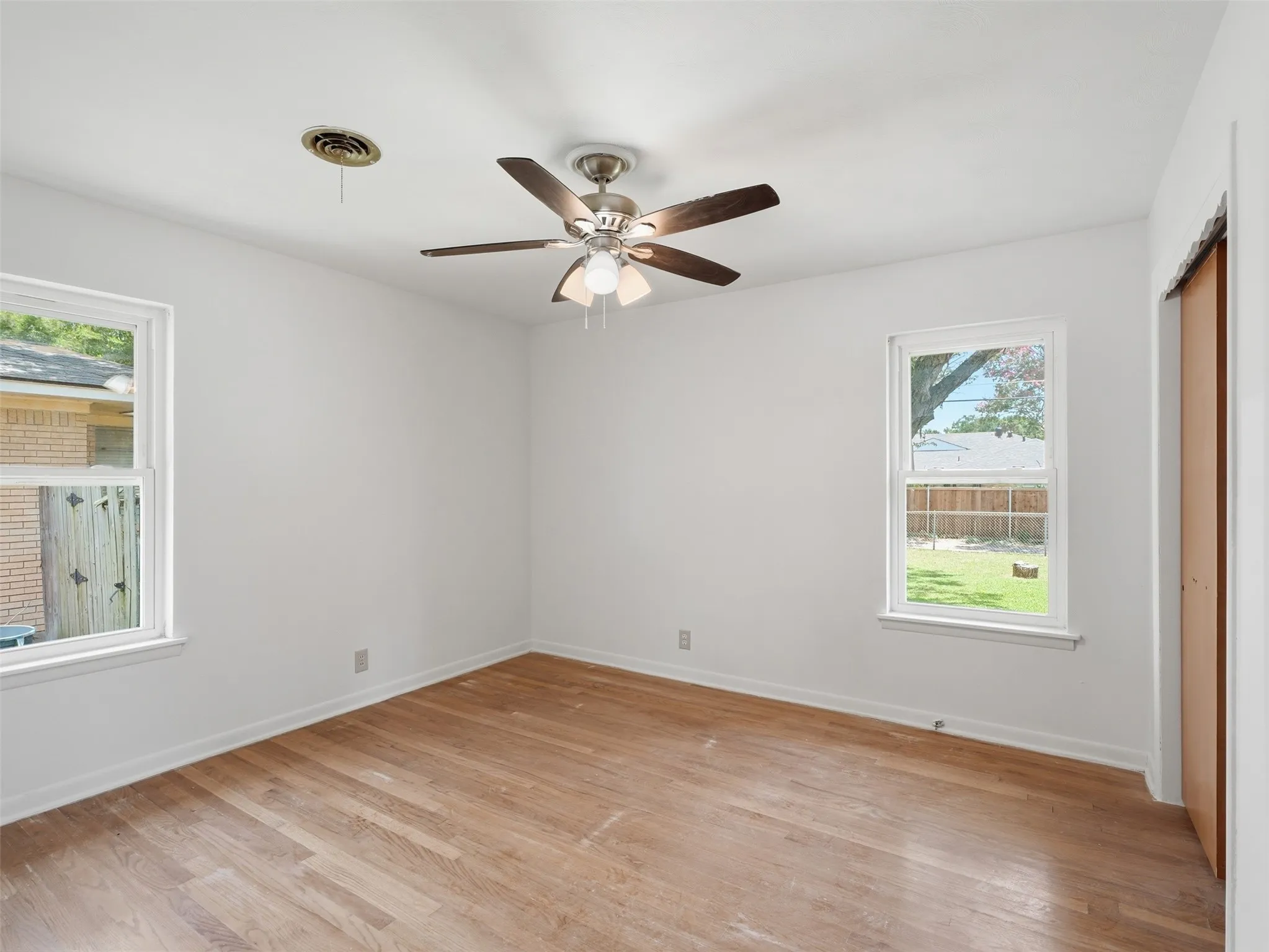 Single Family Residence For Sale in Dallas County , 532 Lindenwood Drive, Lancaster, Texas 75134, 3 Bedroom, 3 Bathroom, 2 Garage spaces, 1,504 Sqft, built in 1960, mls#21295642, Real Estate Agent in Lancaster, Homes For Sale in Dallas county, Homes For Sale in Lancaster, Realtor in Lancaster Texas, Real Estate Brokerage Independent Realty Texas, Luminita Cordes Realtor