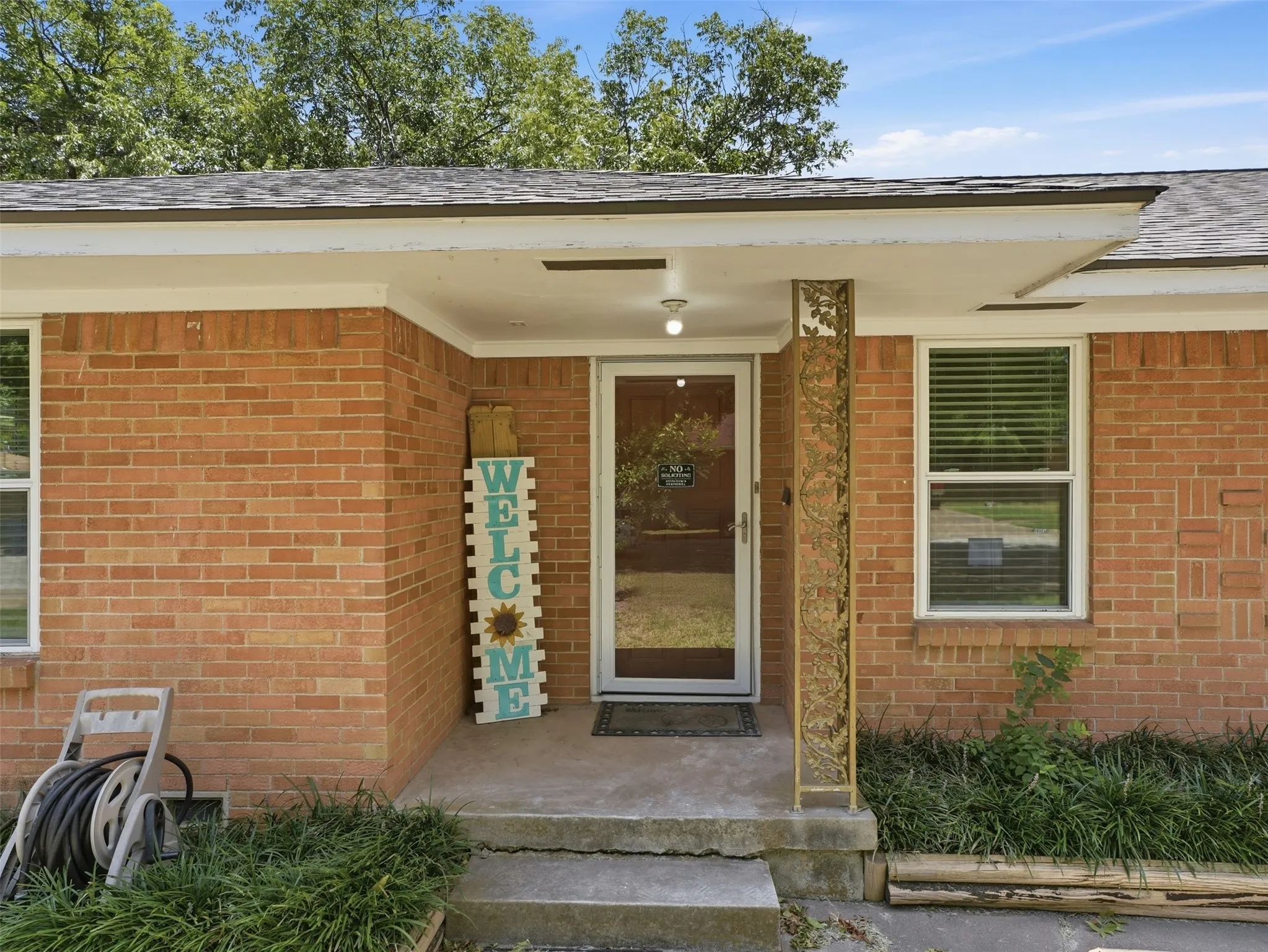 Single Family Residence For Sale in Dallas County , 532 Lindenwood Drive, Lancaster, Texas 75134, 3 Bedroom, 3 Bathroom, 2 Garage spaces, 1,504 Sqft, built in 1960, mls#21295642, Real Estate Agent in Lancaster, Homes For Sale in Dallas county, Homes For Sale in Lancaster, Realtor in Lancaster Texas, Real Estate Brokerage Independent Realty Texas, Luminita Cordes Realtor