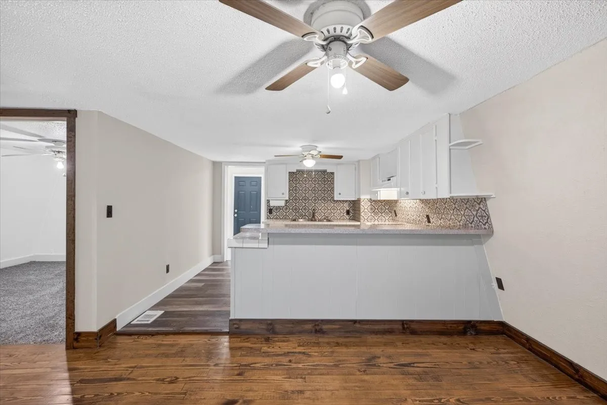 Single Family Residence For Sale in Henderson County , 7540 Buggy Hub Trail, Athens, Texas 75751, 3 Bedroom, 2 Bathroom, Garage spaces, 1,276 Sqft, built in 1981, mls#21302448, Real Estate Agent in Athens, Homes For Sale in Henderson county, Homes For Sale in Athens, Realtor in Athens Texas, Real Estate Brokerage Independent Realty Texas, Luminita Cordes Realtor