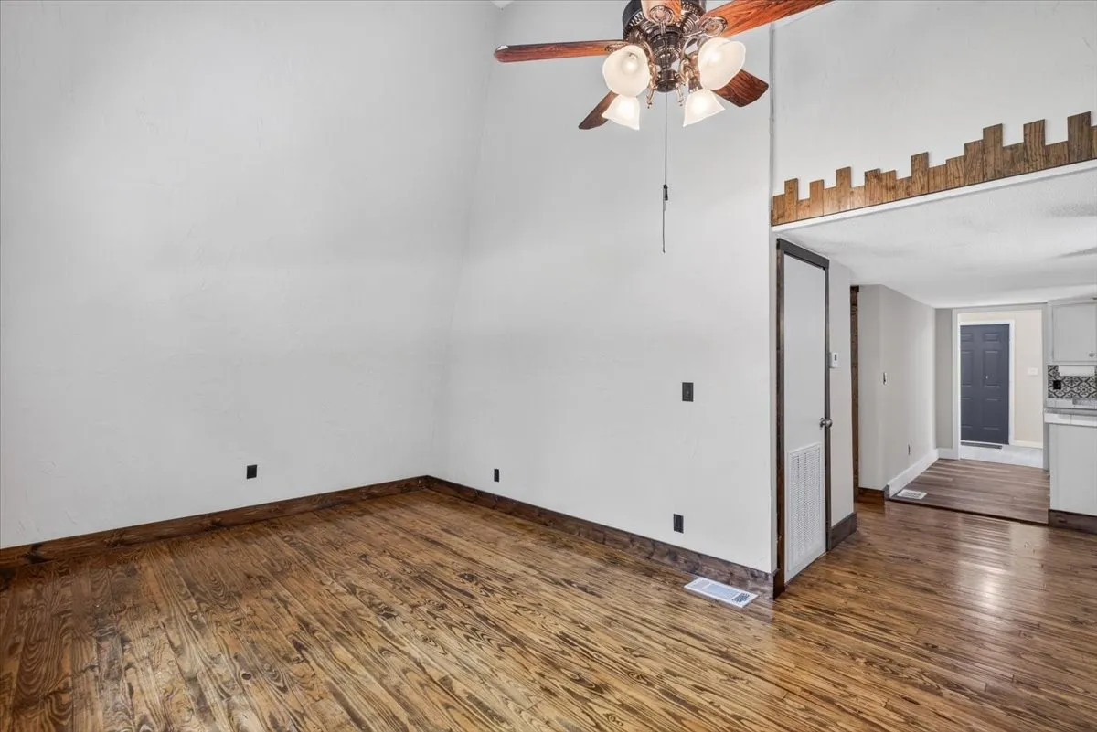 Single Family Residence For Sale in Henderson County , 7540 Buggy Hub Trail, Athens, Texas 75751, 3 Bedroom, 2 Bathroom, Garage spaces, 1,276 Sqft, built in 1981, mls#21302448, Real Estate Agent in Athens, Homes For Sale in Henderson county, Homes For Sale in Athens, Realtor in Athens Texas, Real Estate Brokerage Independent Realty Texas, Luminita Cordes Realtor